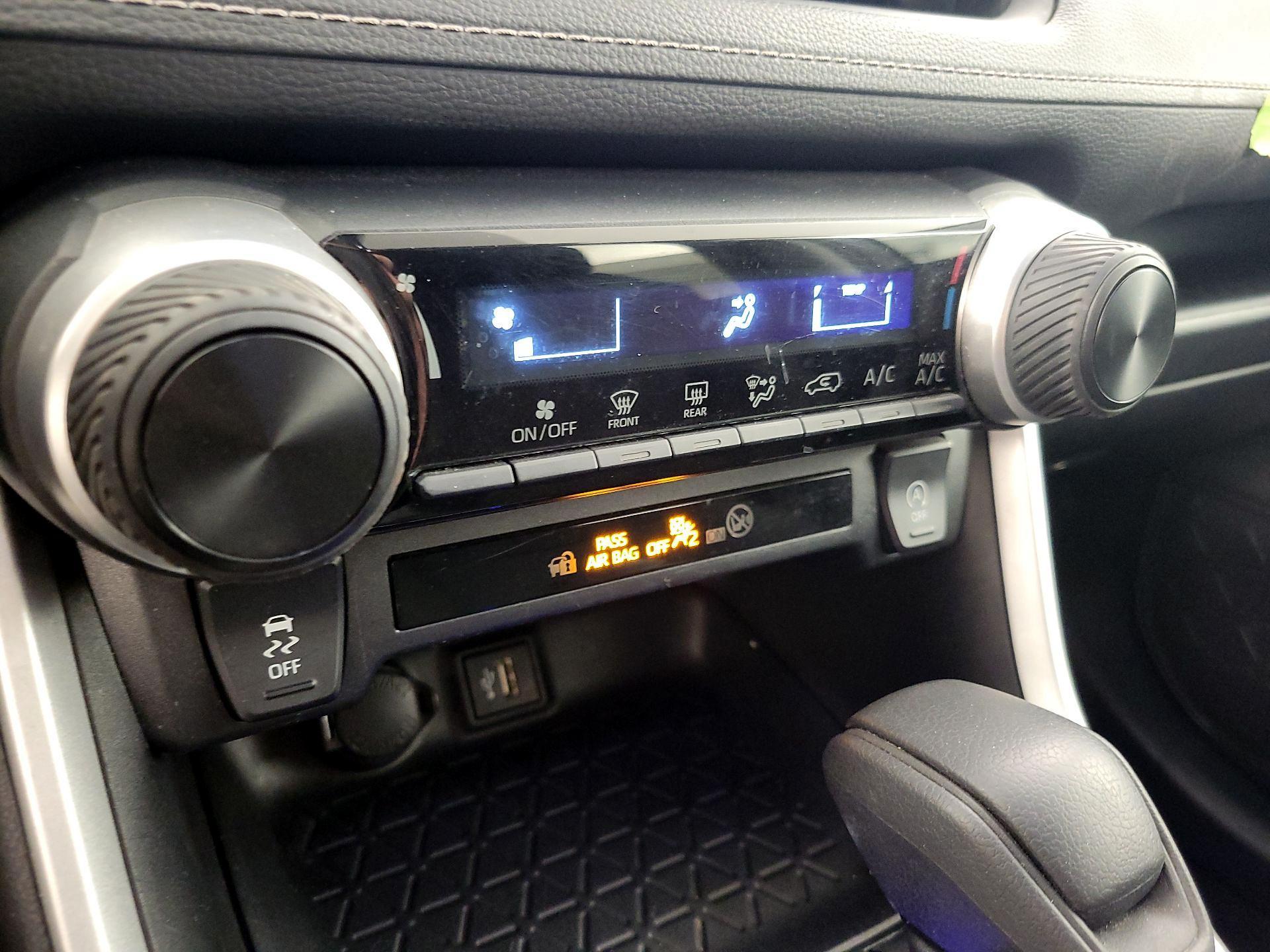 Thumbnail: 2024 Toyota RAV4 - 16