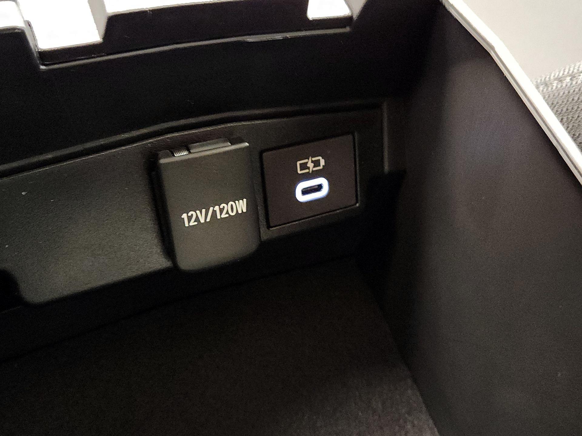 Thumbnail: 2025 Toyota Corolla - 18