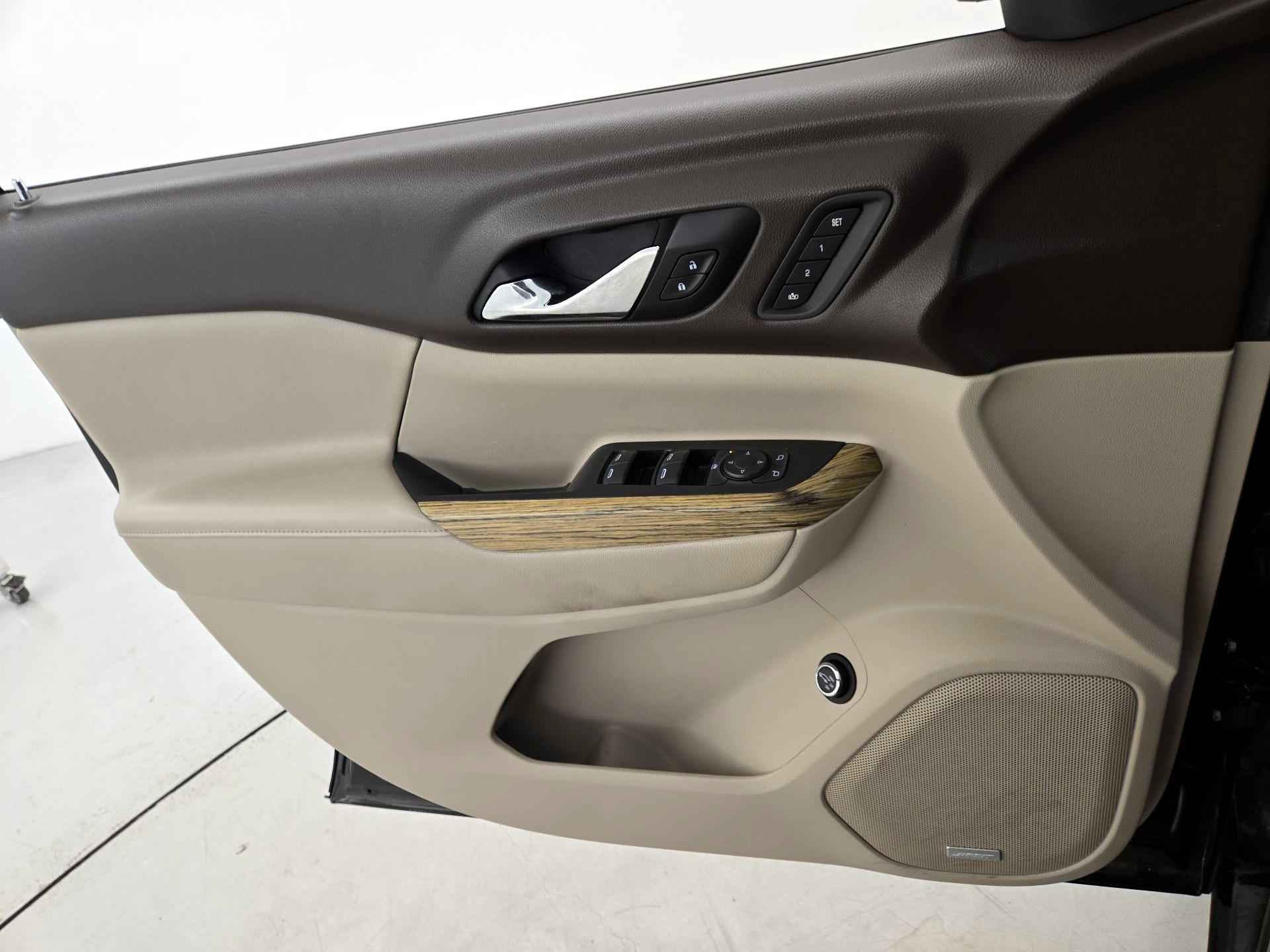 Thumbnail: 2017 GMC Acadia - 12