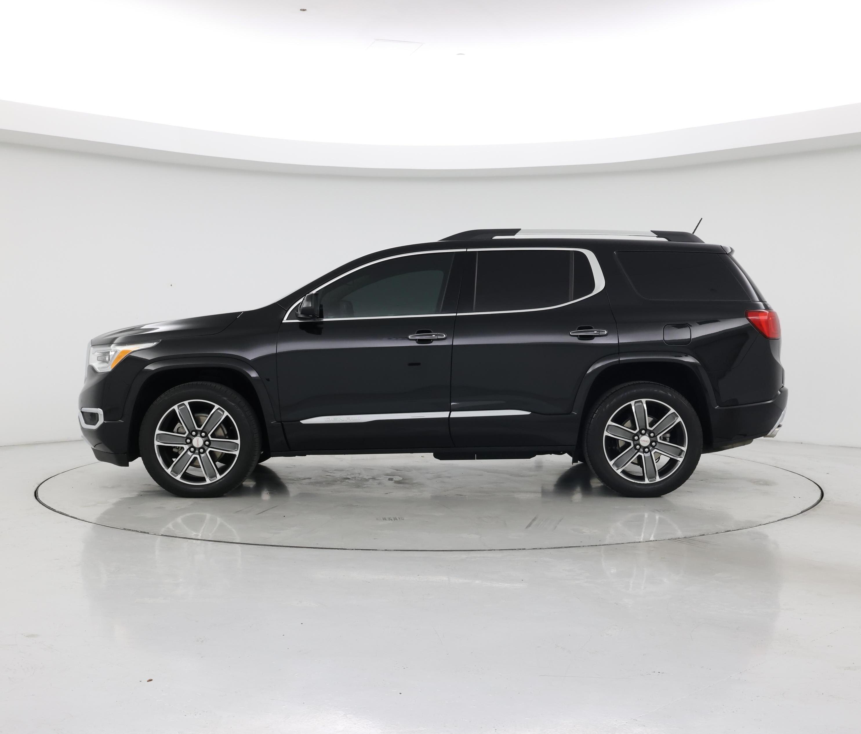 Thumbnail: 2017 GMC Acadia - 3