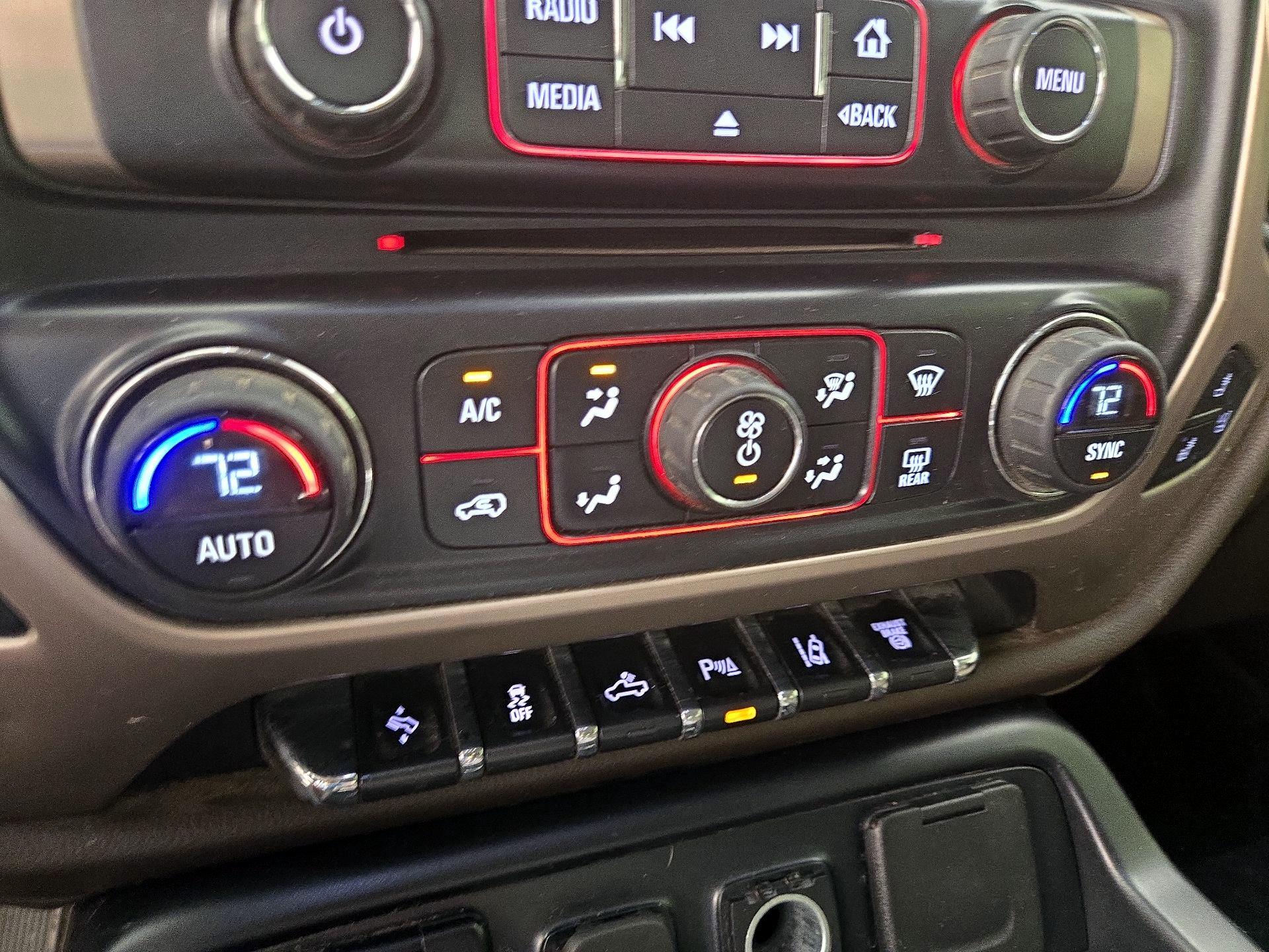 Thumbnail: 2015 GMC Sierra 3500 - 17