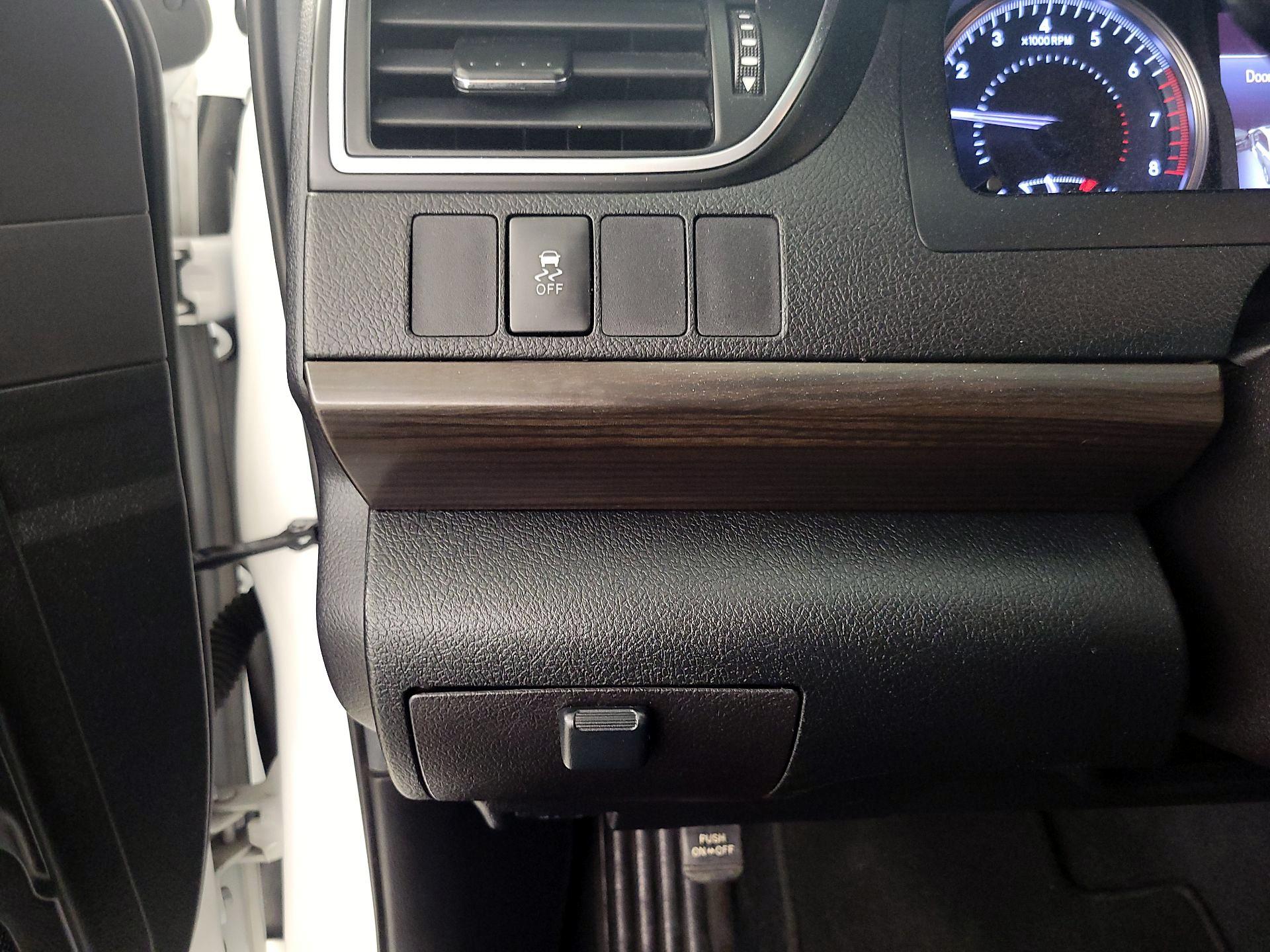 Thumbnail: 2015 Toyota Camry - 13