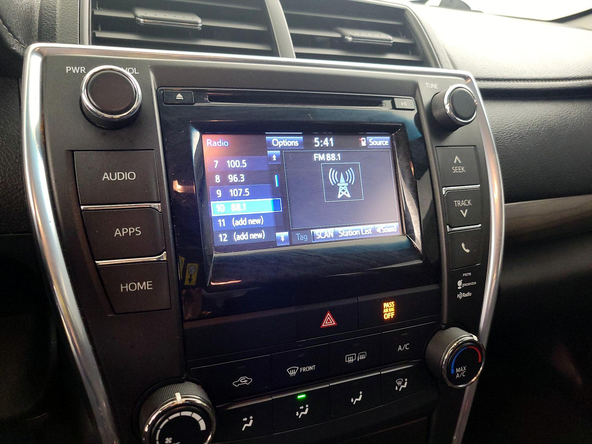 Thumbnail: 2015 Toyota Camry - 15