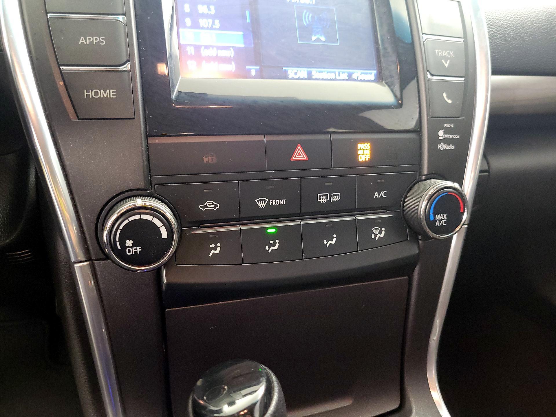 Thumbnail: 2015 Toyota Camry - 16