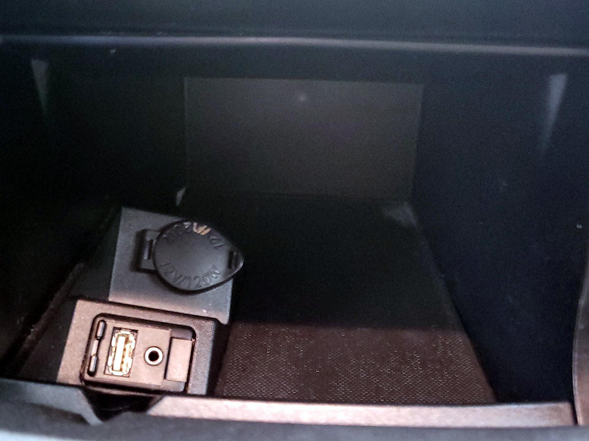 Thumbnail: 2015 Toyota Camry - 18