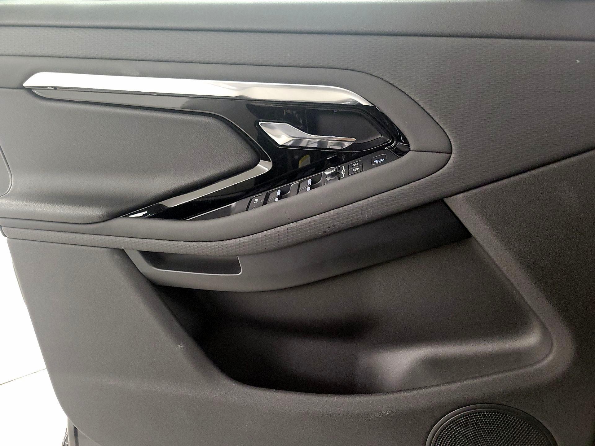 Thumbnail: 2021 Land Rover Range Rover Evoque - 12