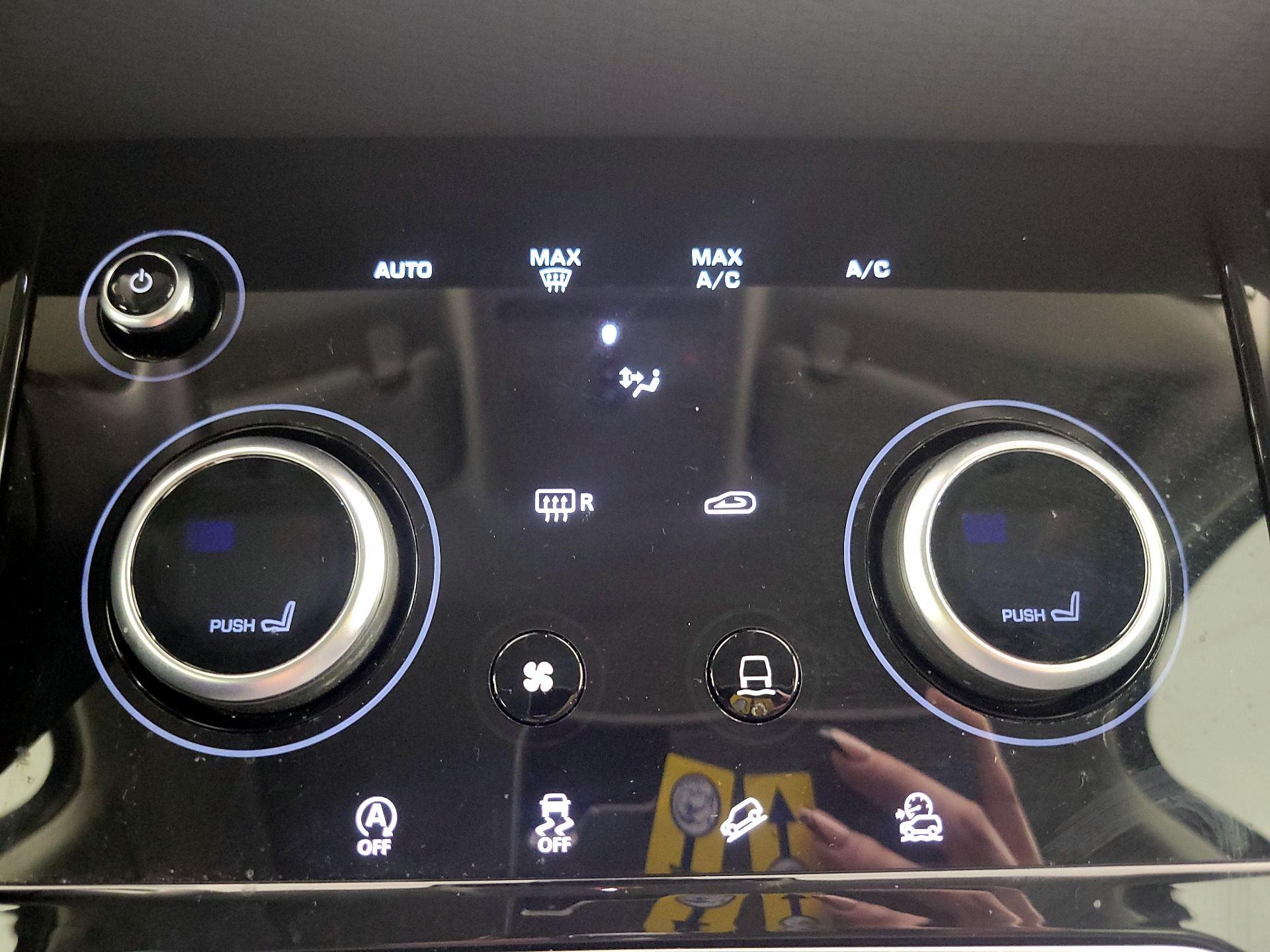 Thumbnail: 2021 Land Rover Range Rover Evoque - 17