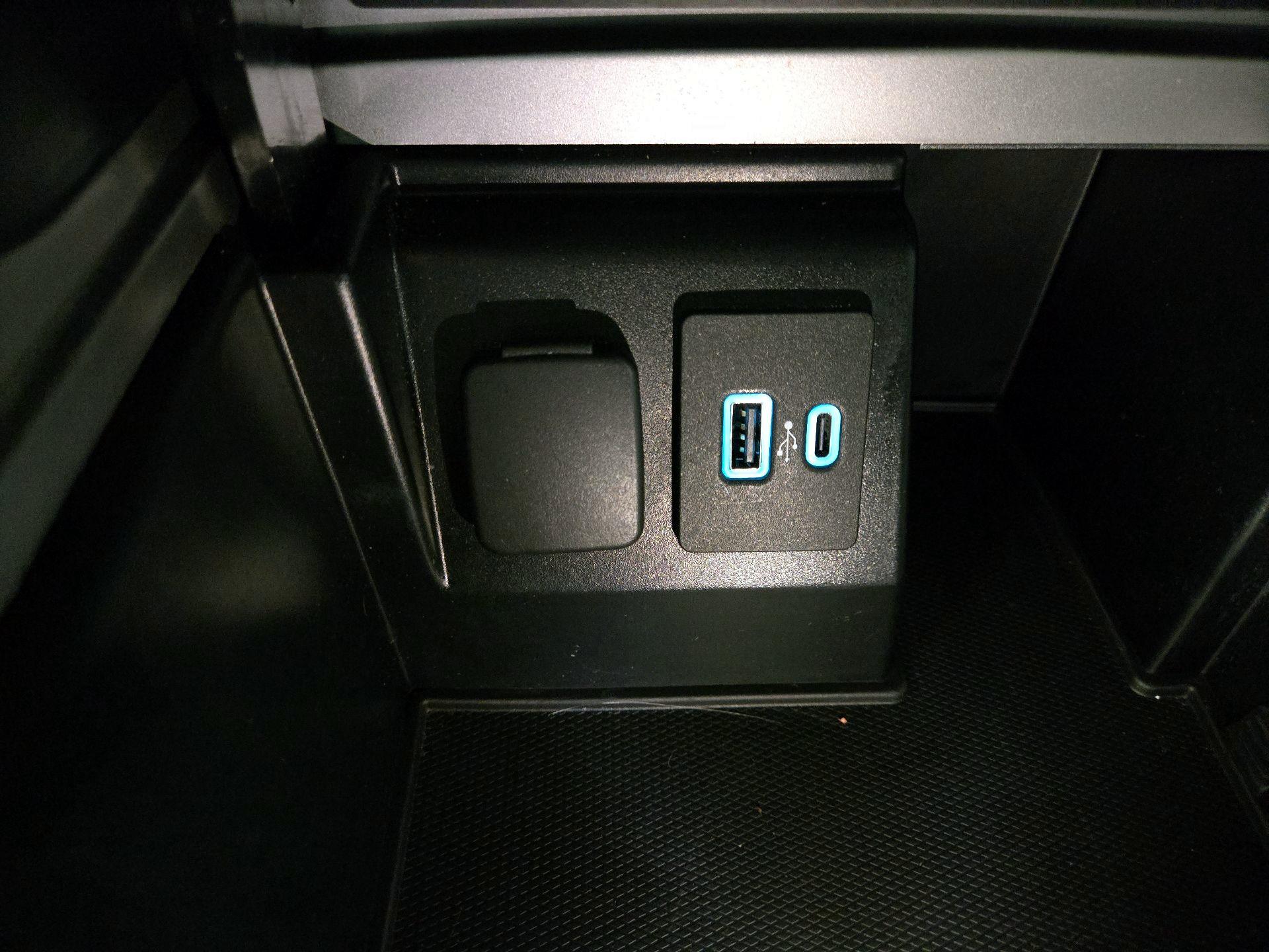 Thumbnail: 2020 Ford Explorer - 19