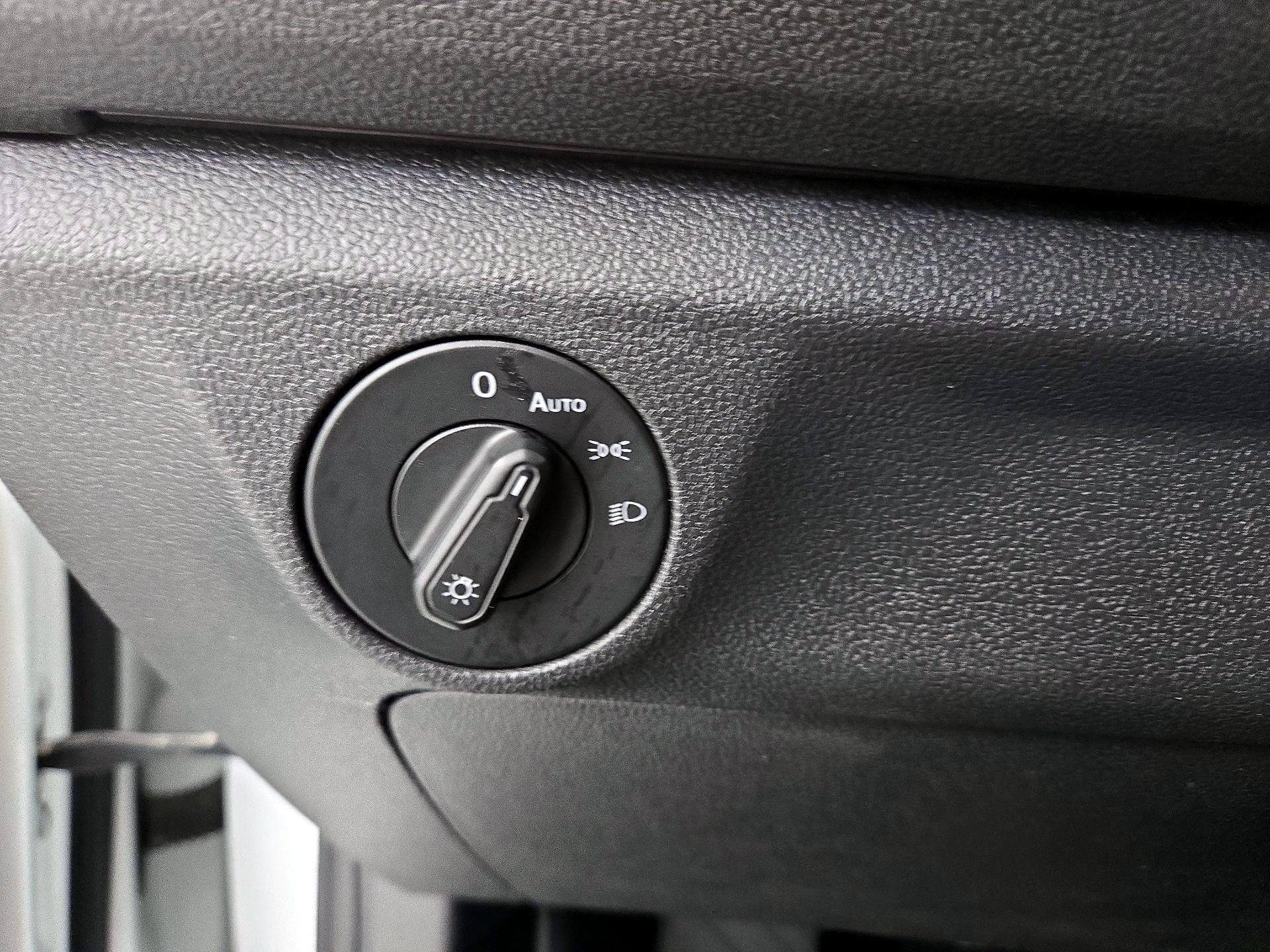 Thumbnail: 2019 Volkswagen Jetta - 13