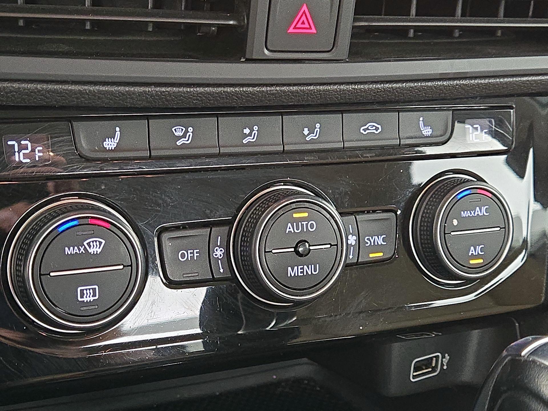 Thumbnail: 2019 Volkswagen Jetta - 16