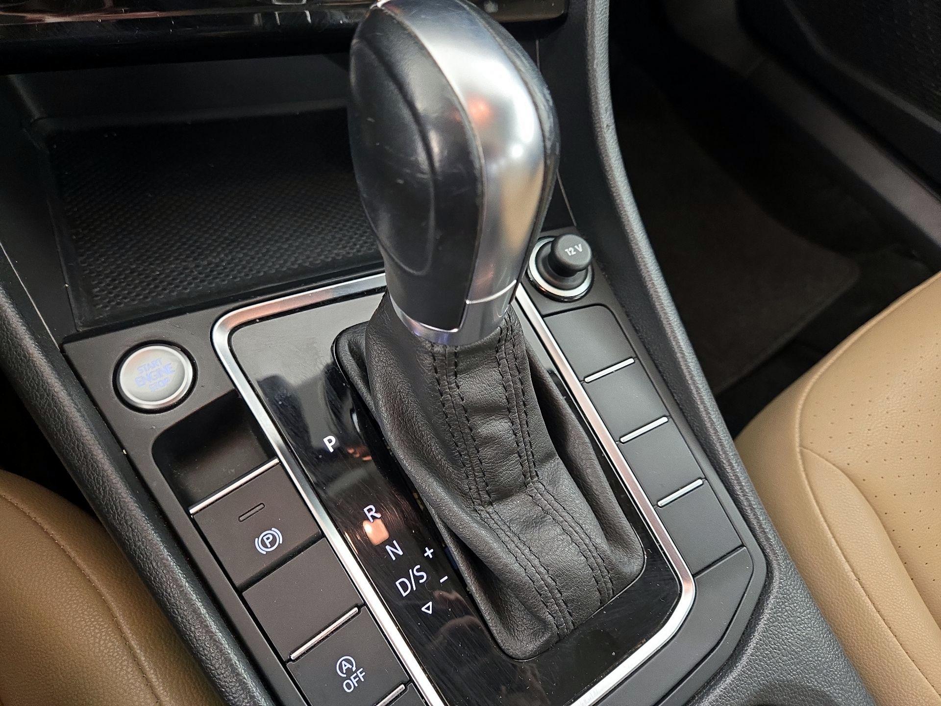 Thumbnail: 2019 Volkswagen Jetta - 17