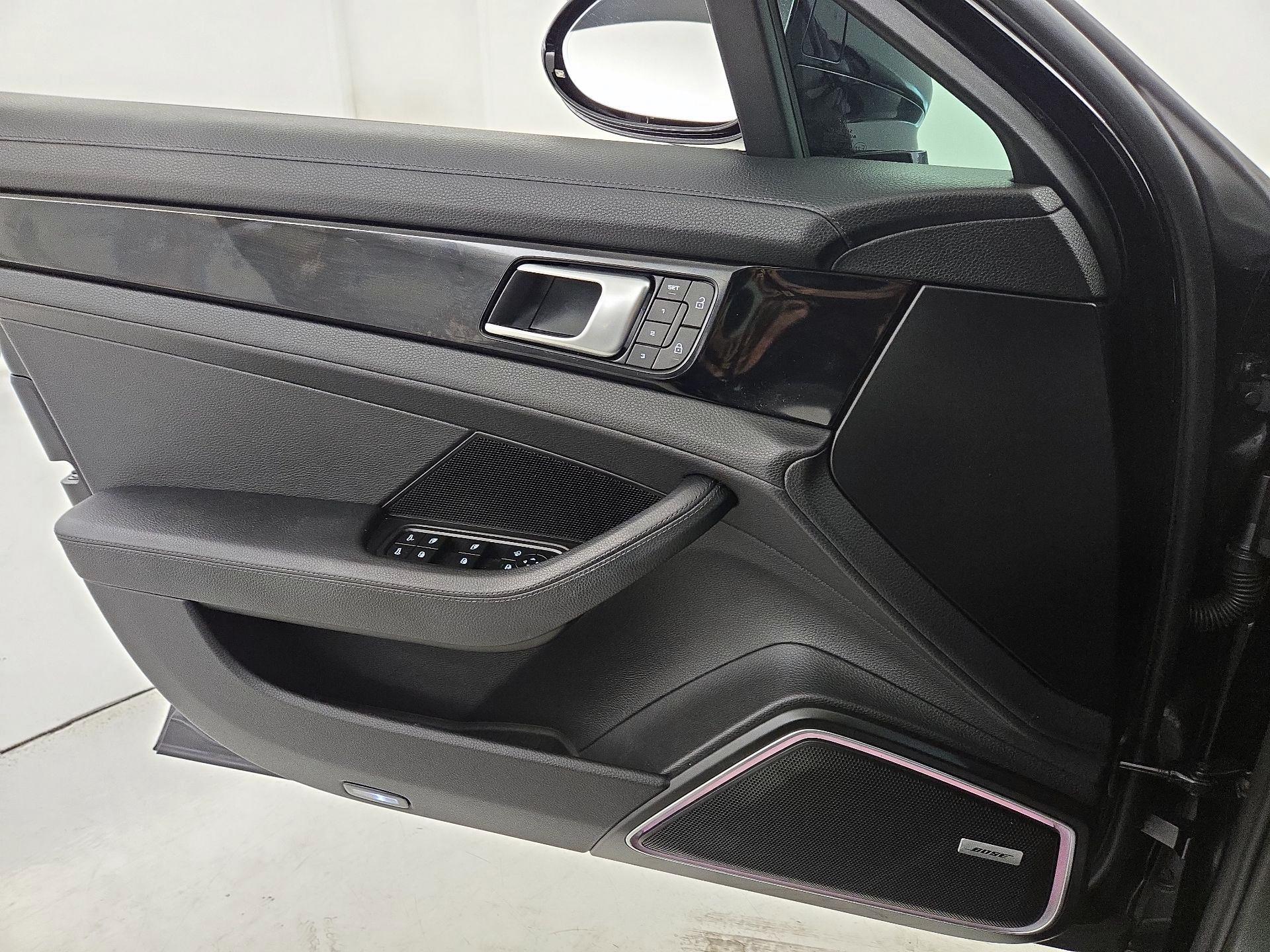 Thumbnail: 2023 Porsche Panamera - 12