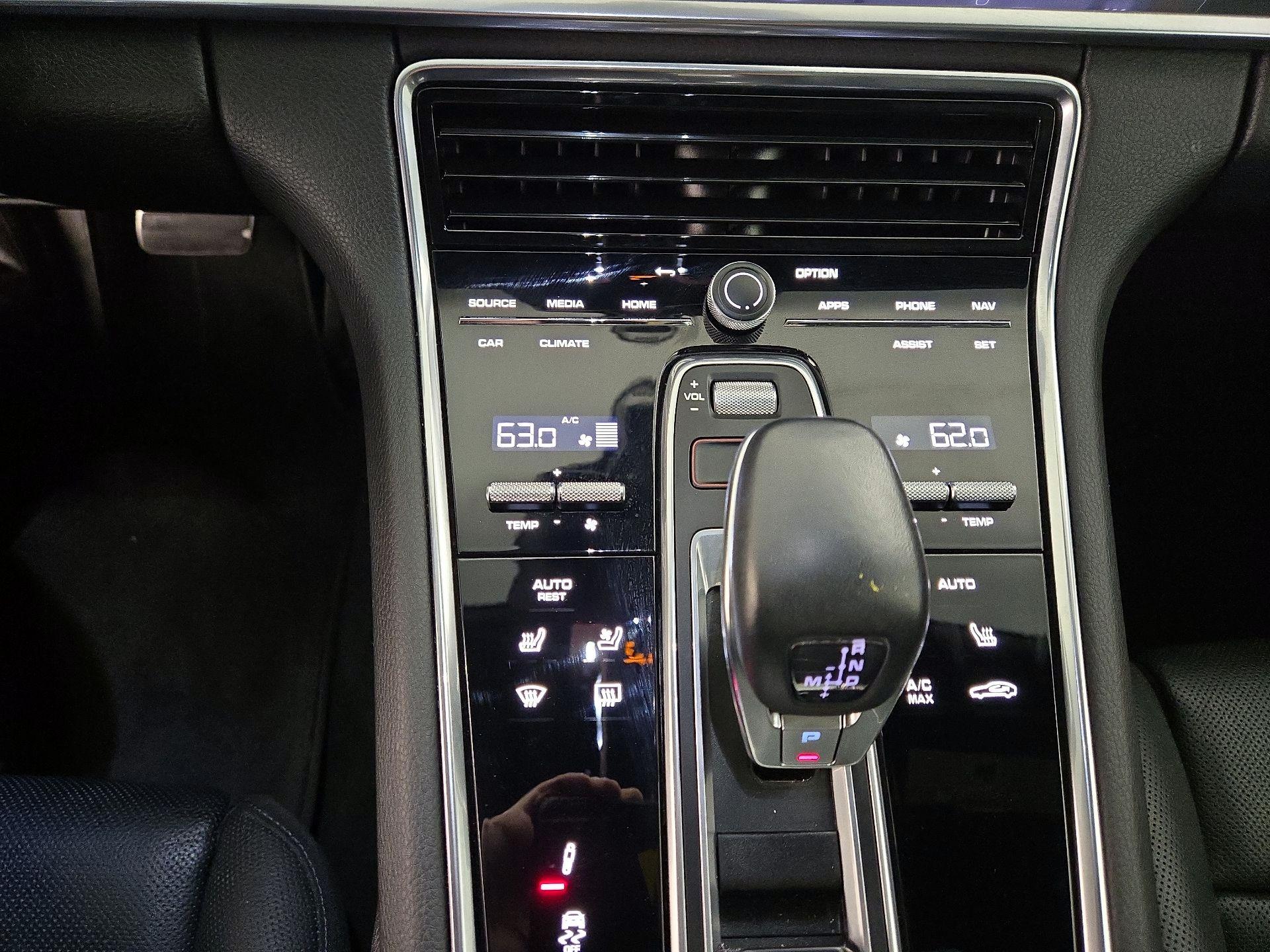 Thumbnail: 2023 Porsche Panamera - 17