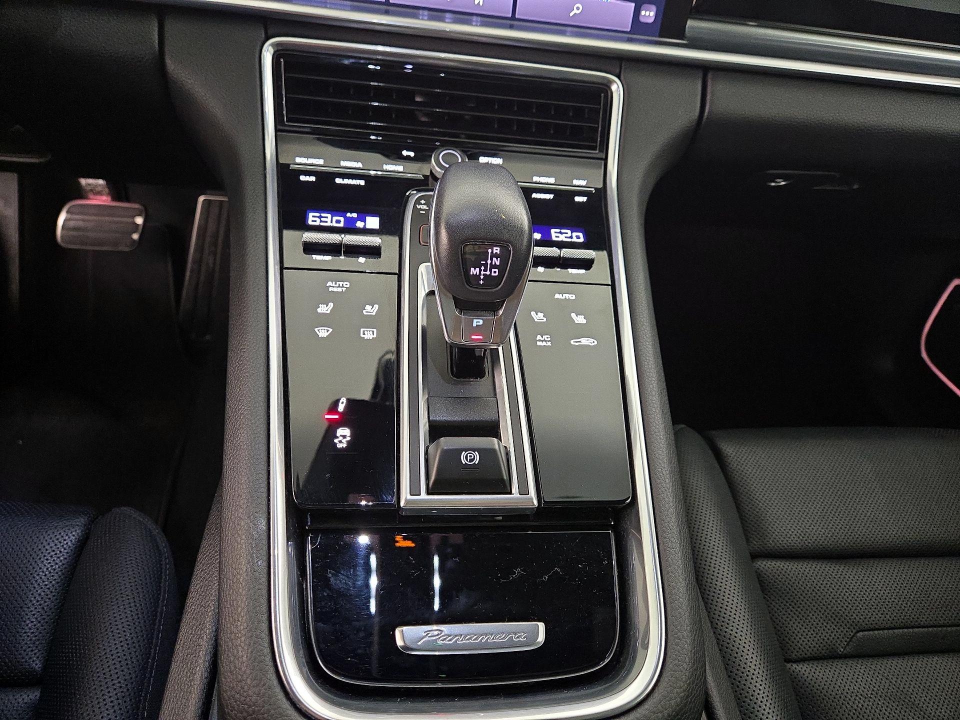 Thumbnail: 2023 Porsche Panamera - 18