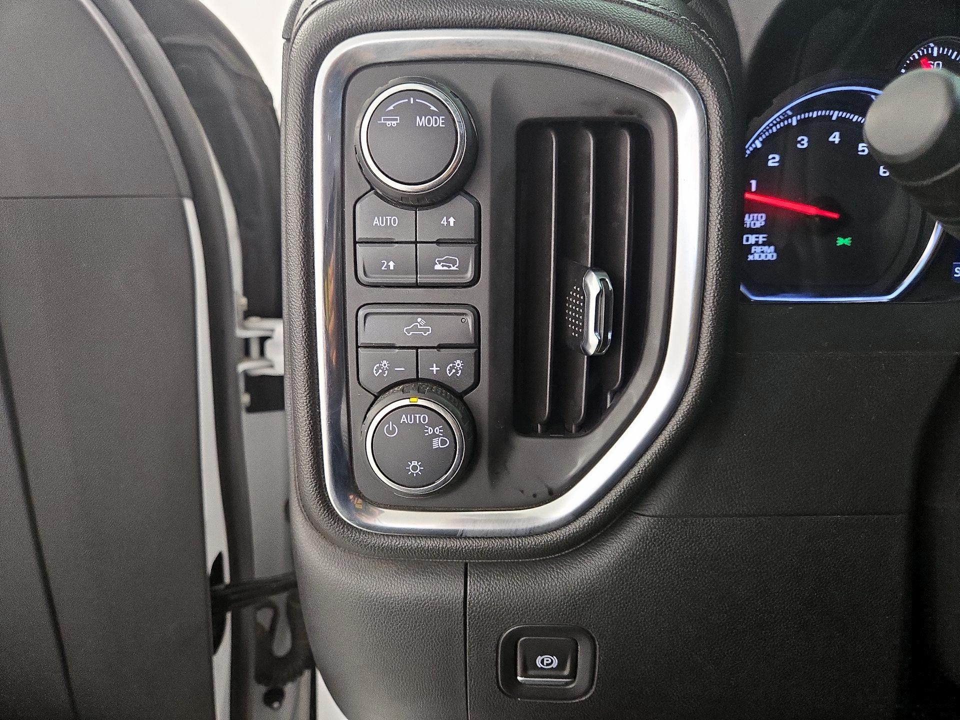 Thumbnail: 2020 Chevrolet Silverado 1500 - 13