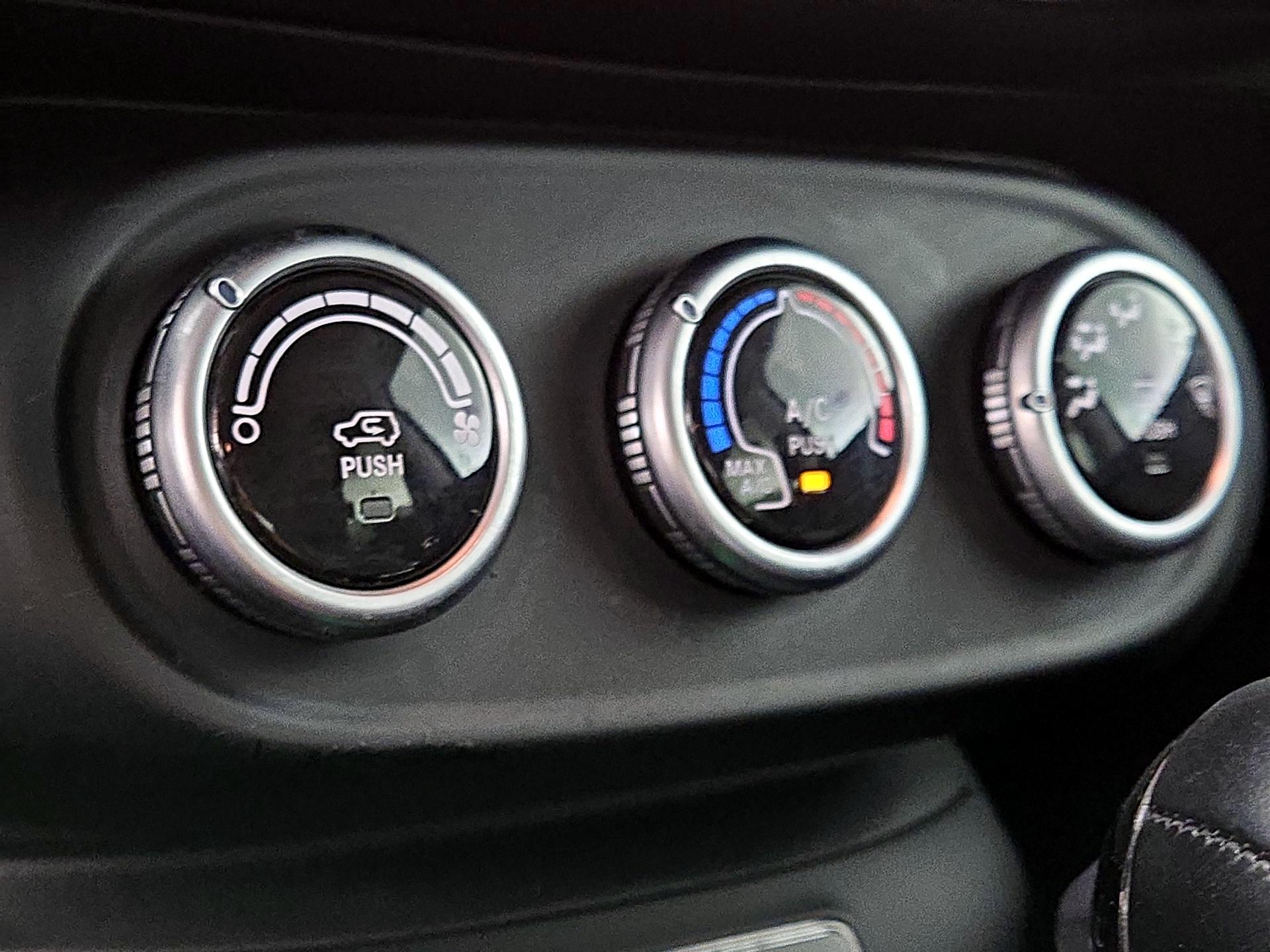 Thumbnail: 2016 Fiat 500X - 15