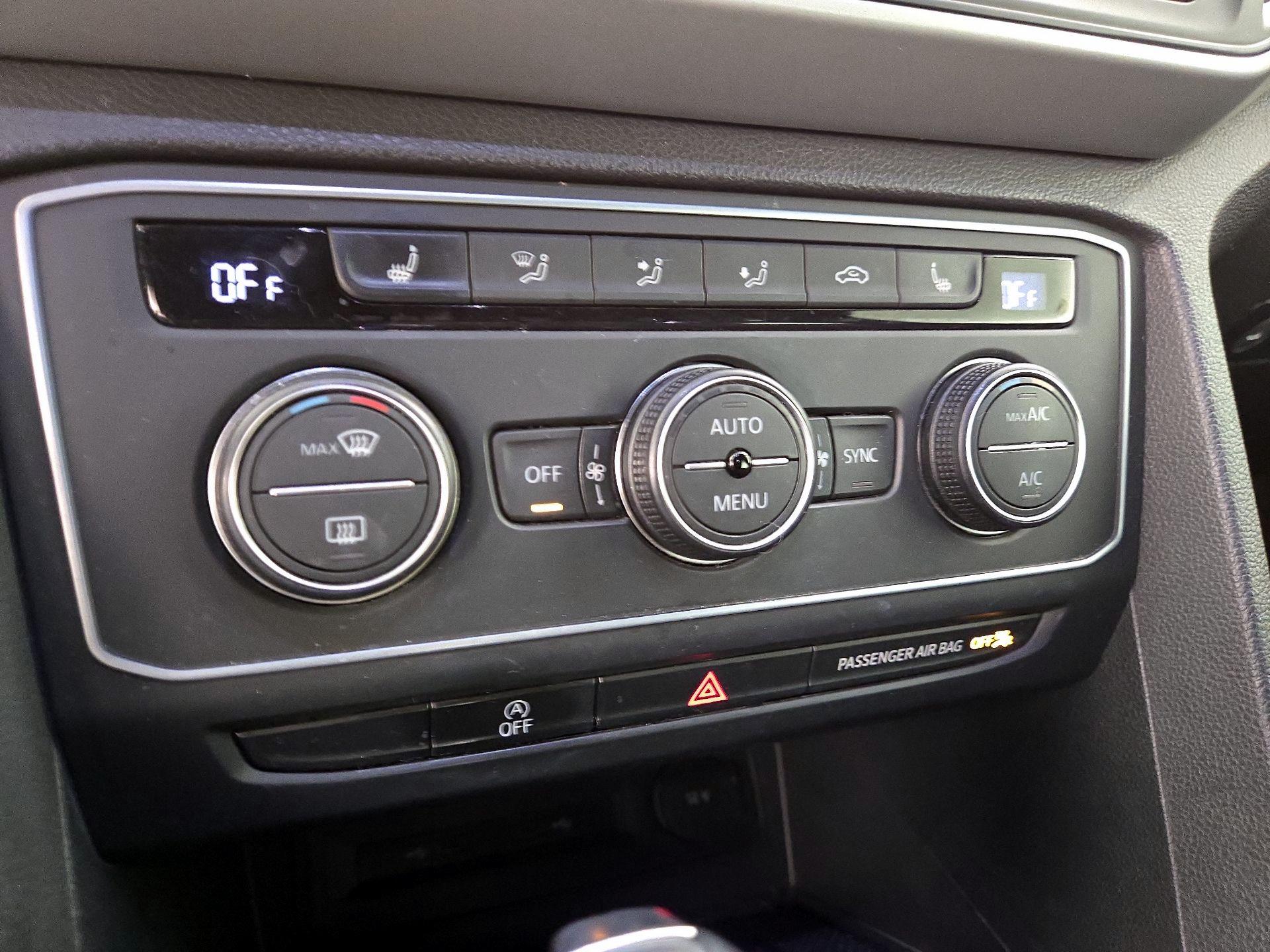 Thumbnail: 2021 Volkswagen Atlas - 16