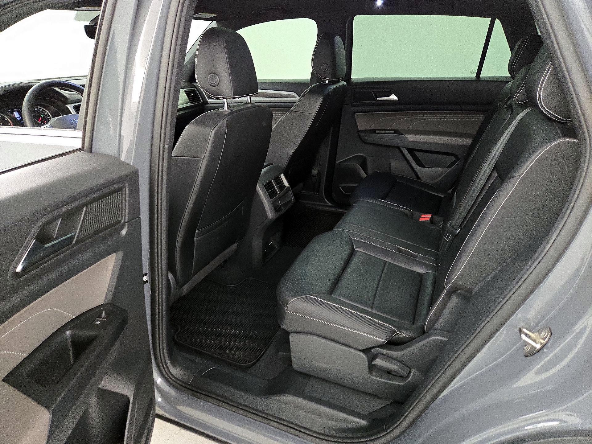 Thumbnail: 2021 Volkswagen Atlas - 20