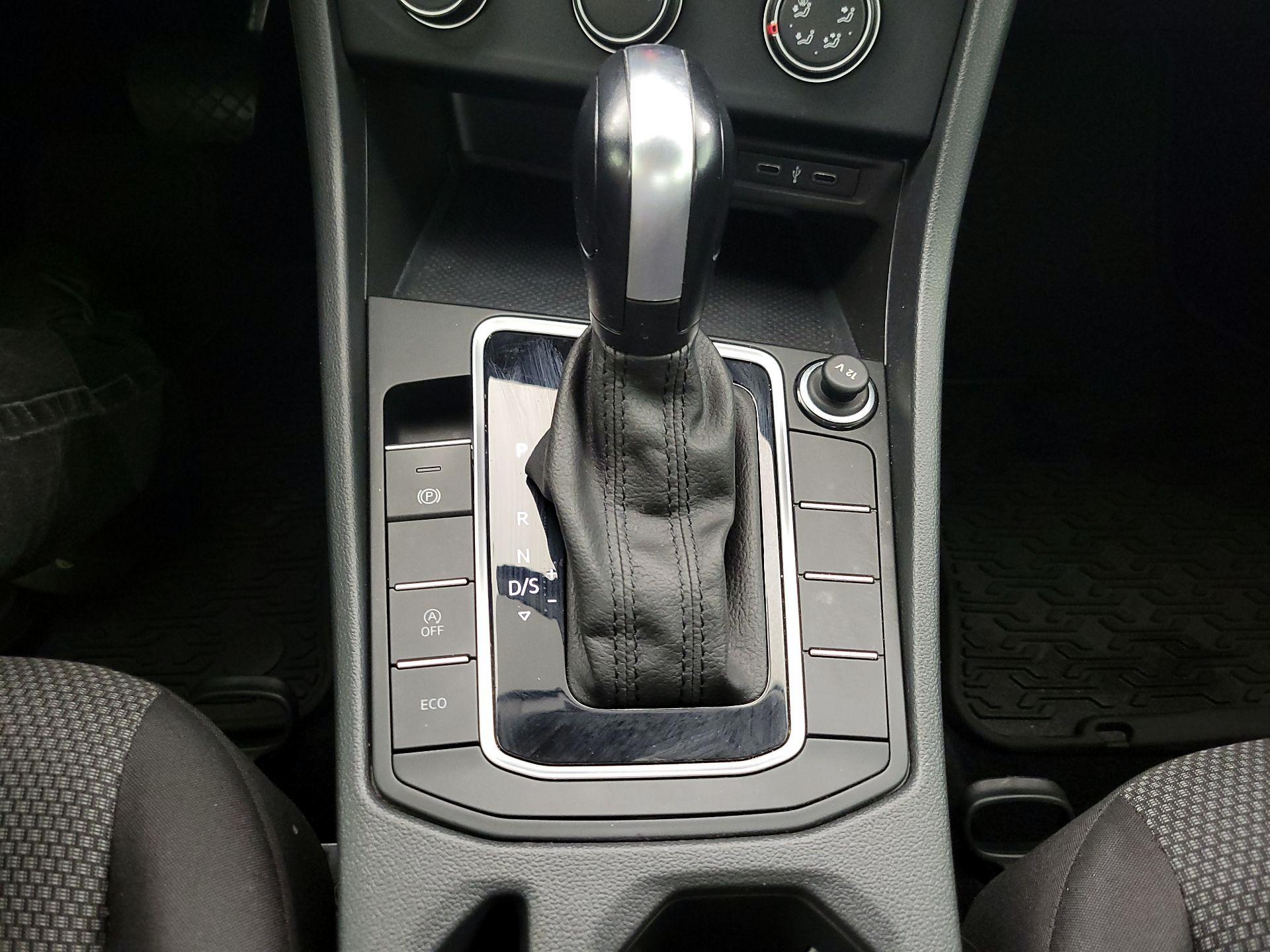 Thumbnail: 2021 Volkswagen Jetta - 17