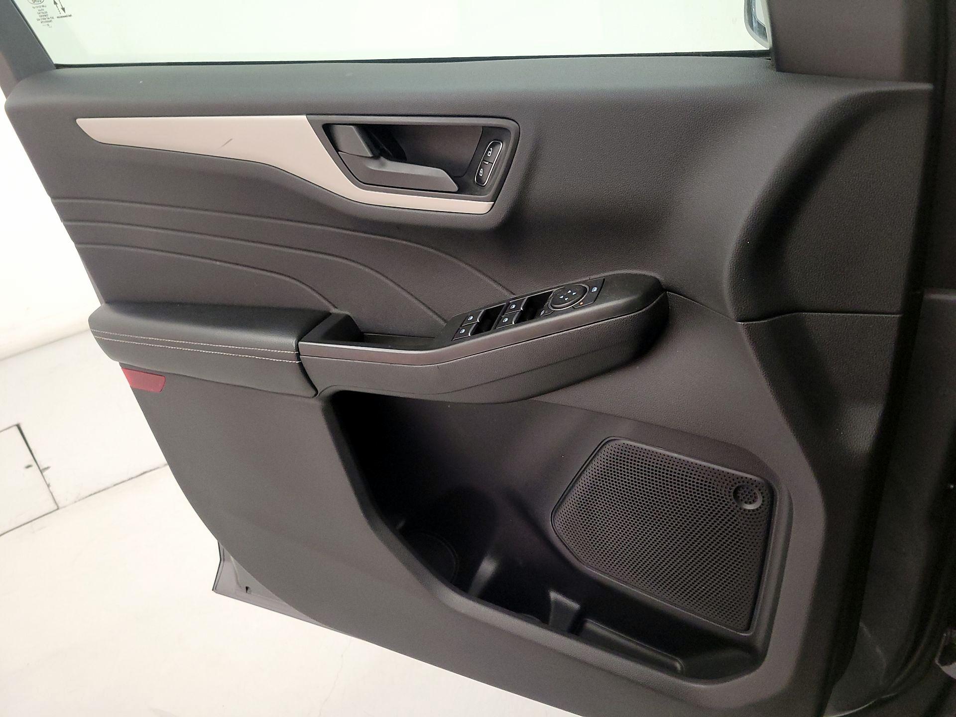 Thumbnail: 2022 Ford Escape - 12