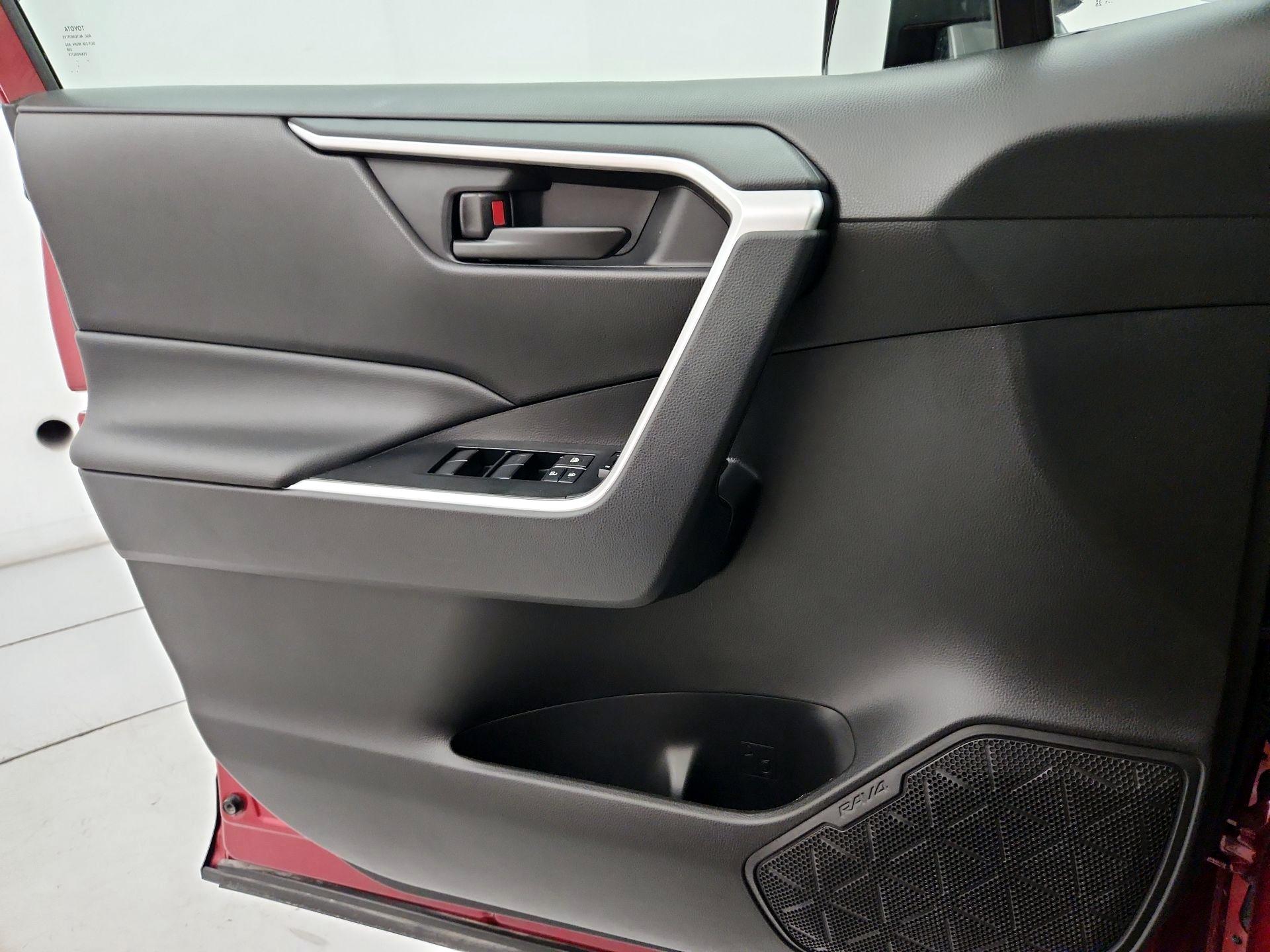 Thumbnail: 2025 Toyota RAV4 - 12