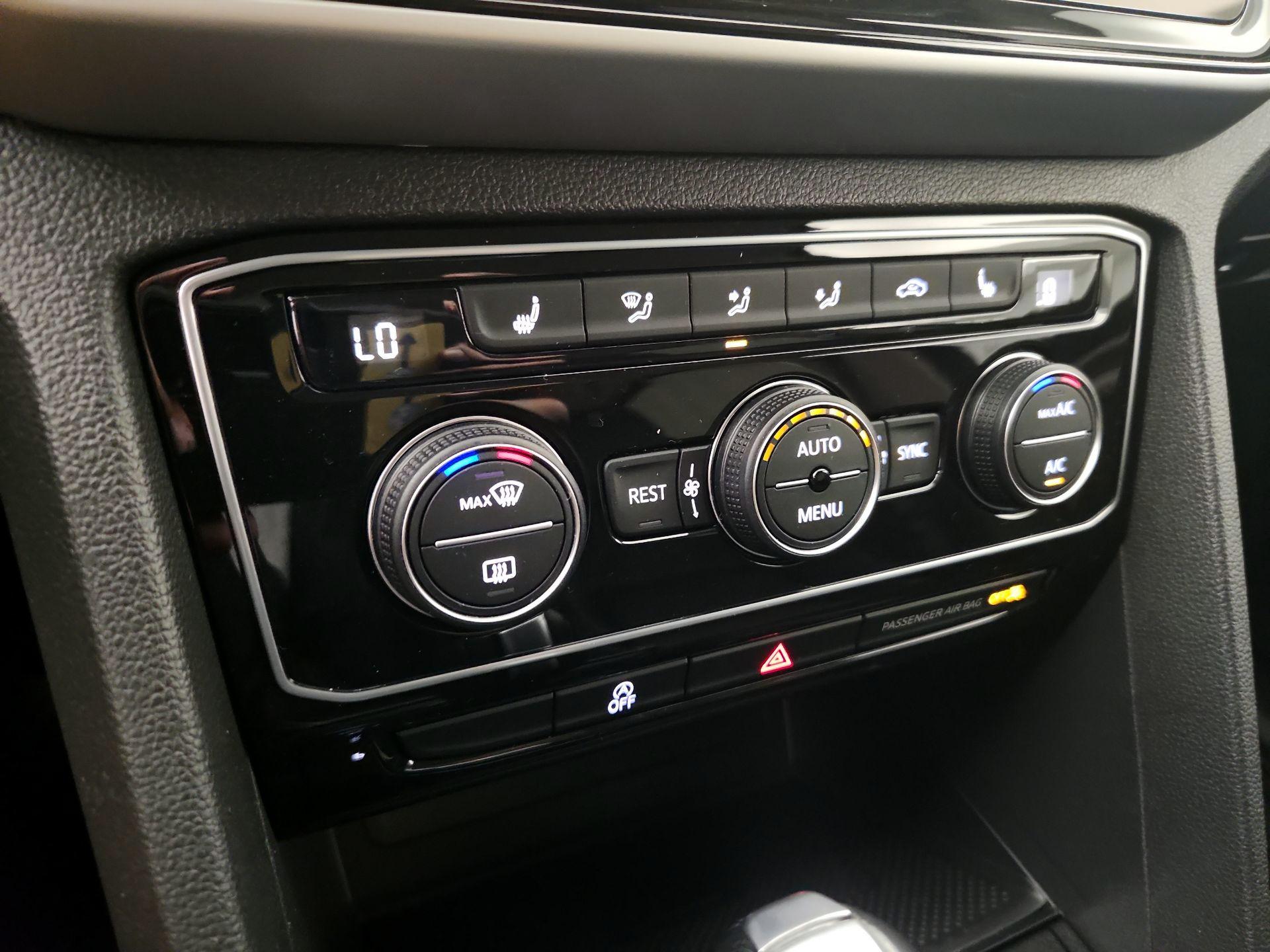 Thumbnail: 2023 Volkswagen Atlas - 16