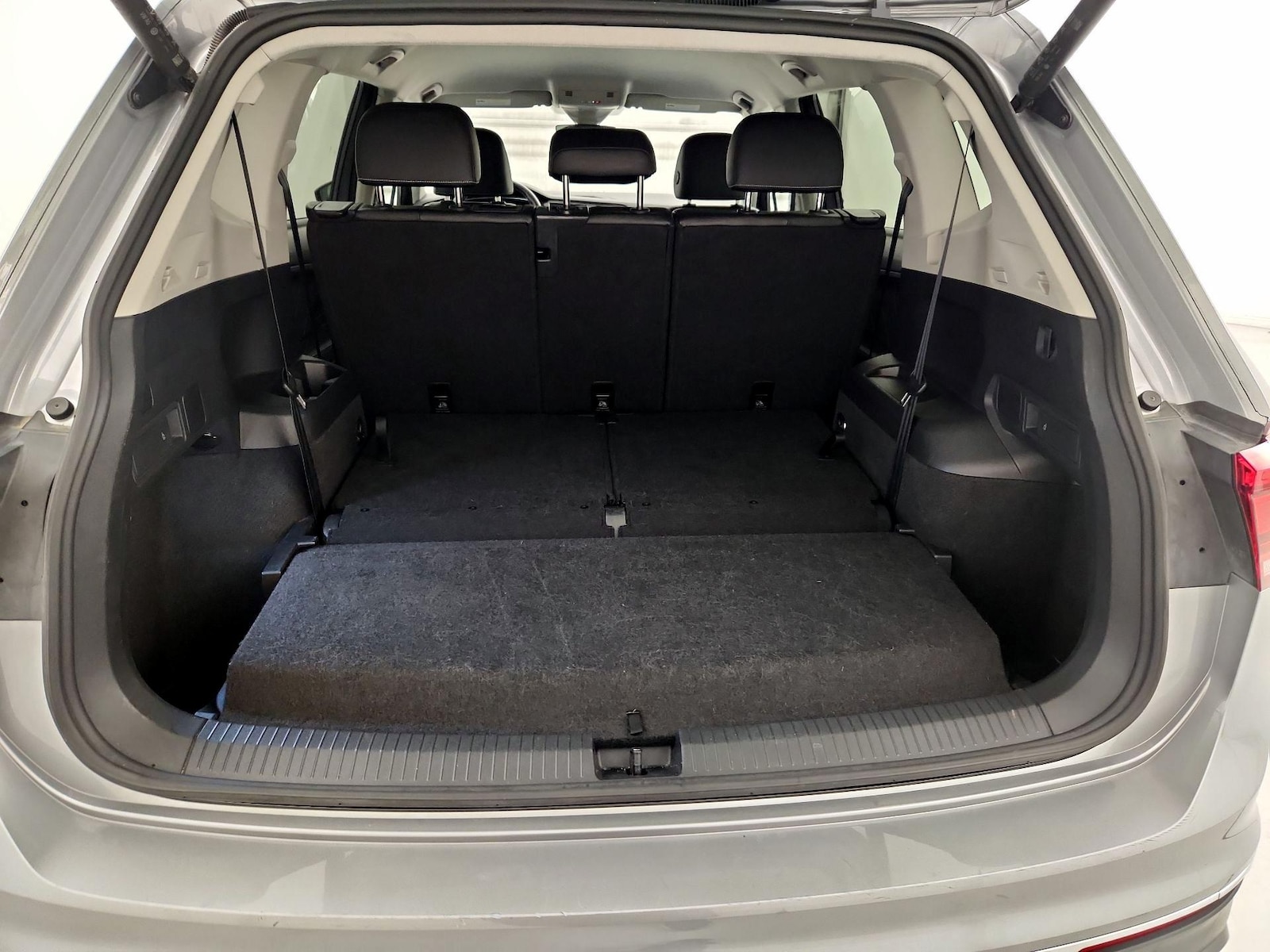 2024 Volkswagen Tiguan SE - Photo 23