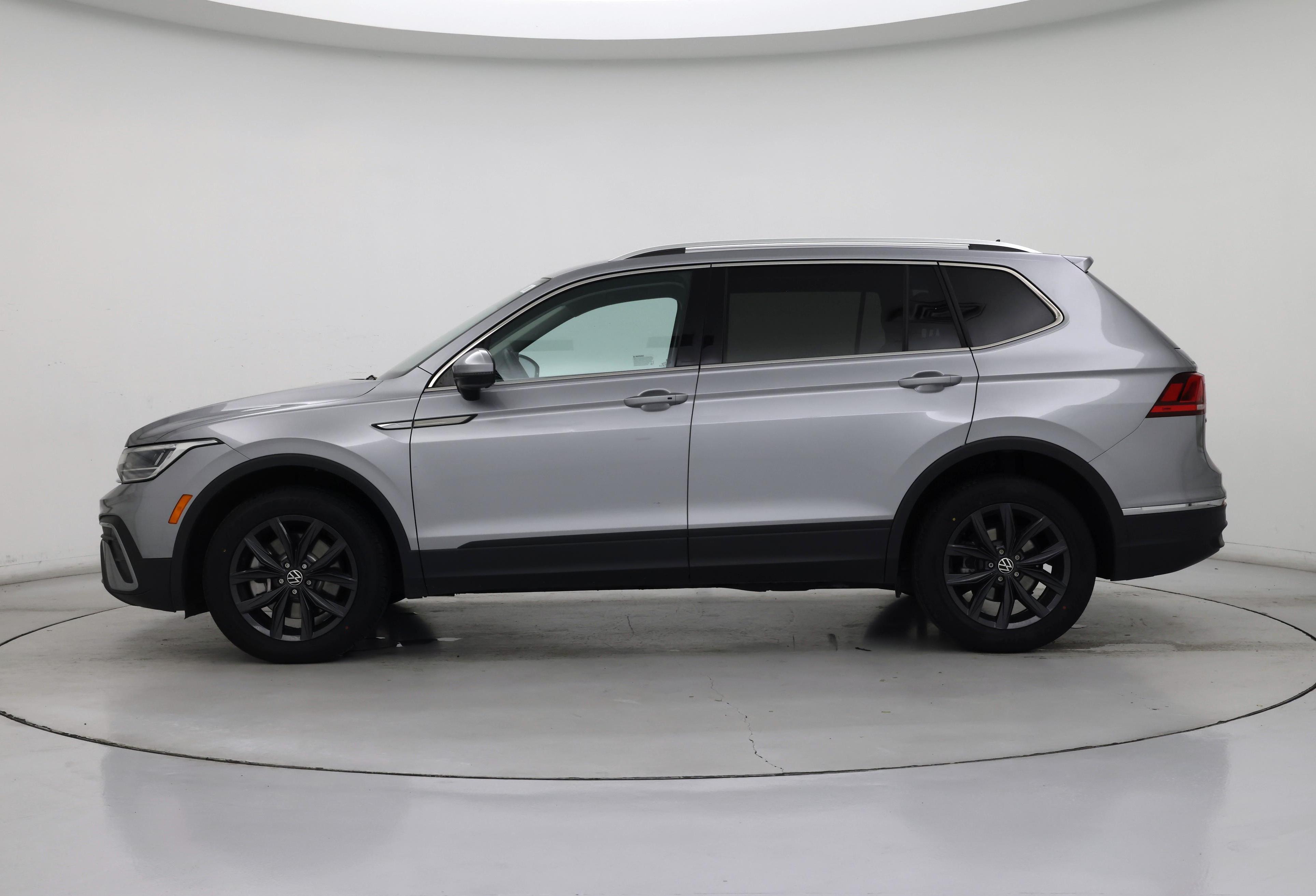 Thumbnail: 2024 Volkswagen Tiguan - 3