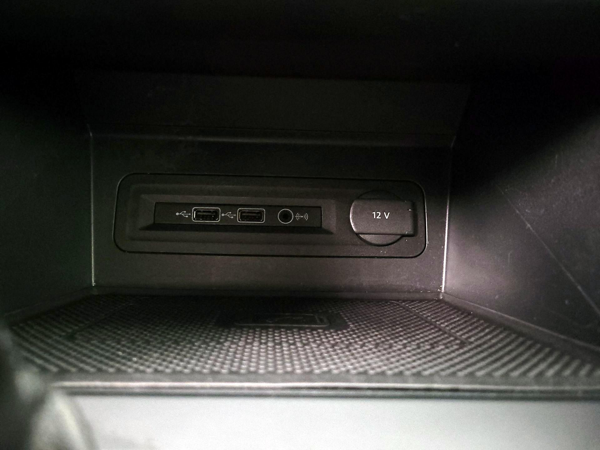 Thumbnail: 2021 Volkswagen Atlas - 18