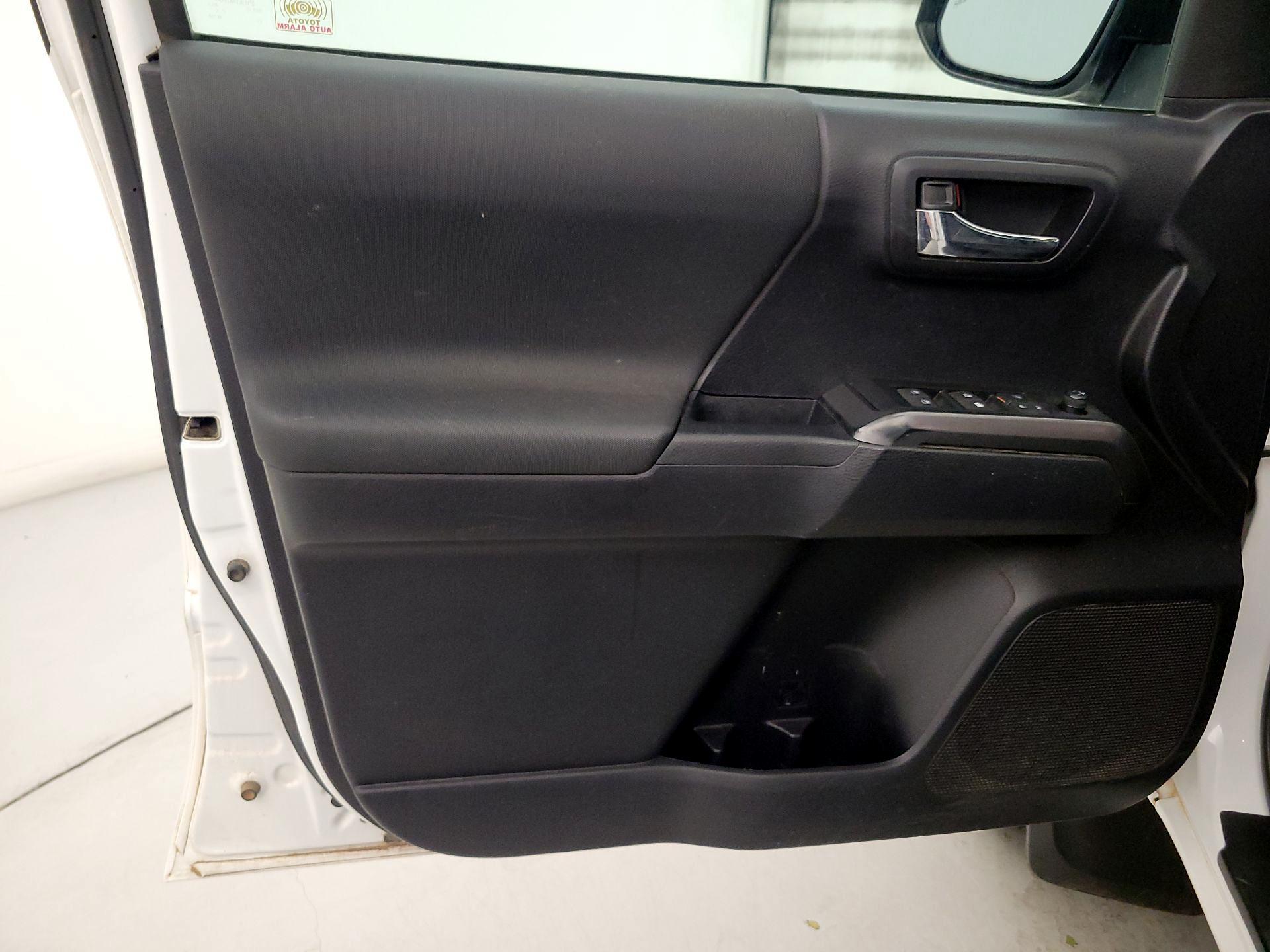 Thumbnail: 2020 Toyota Tacoma - 12