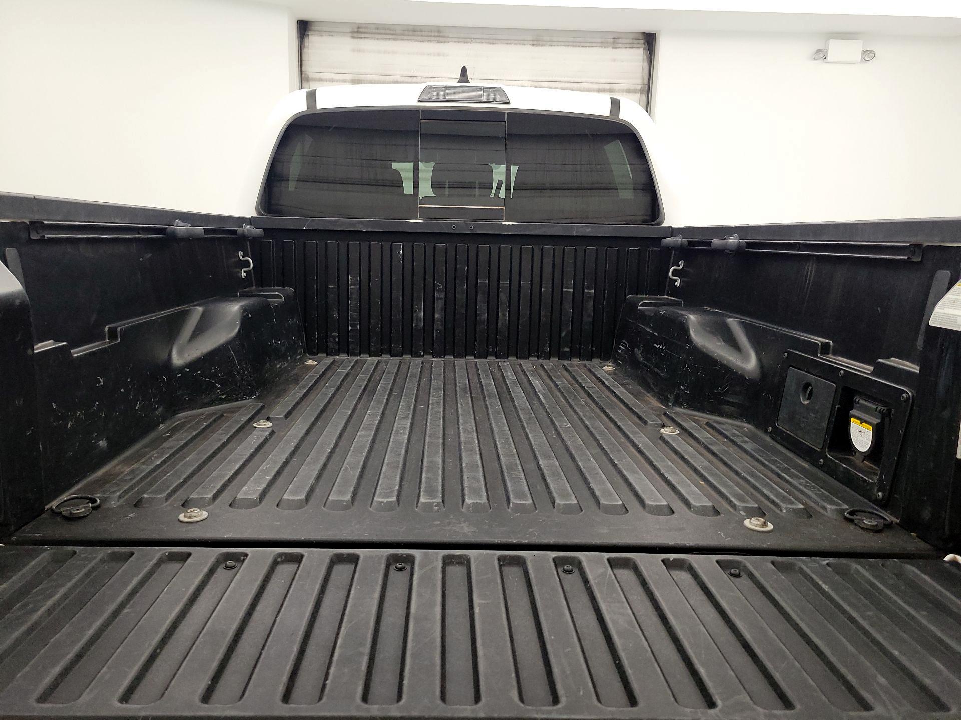 Thumbnail: 2020 Toyota Tacoma - 20