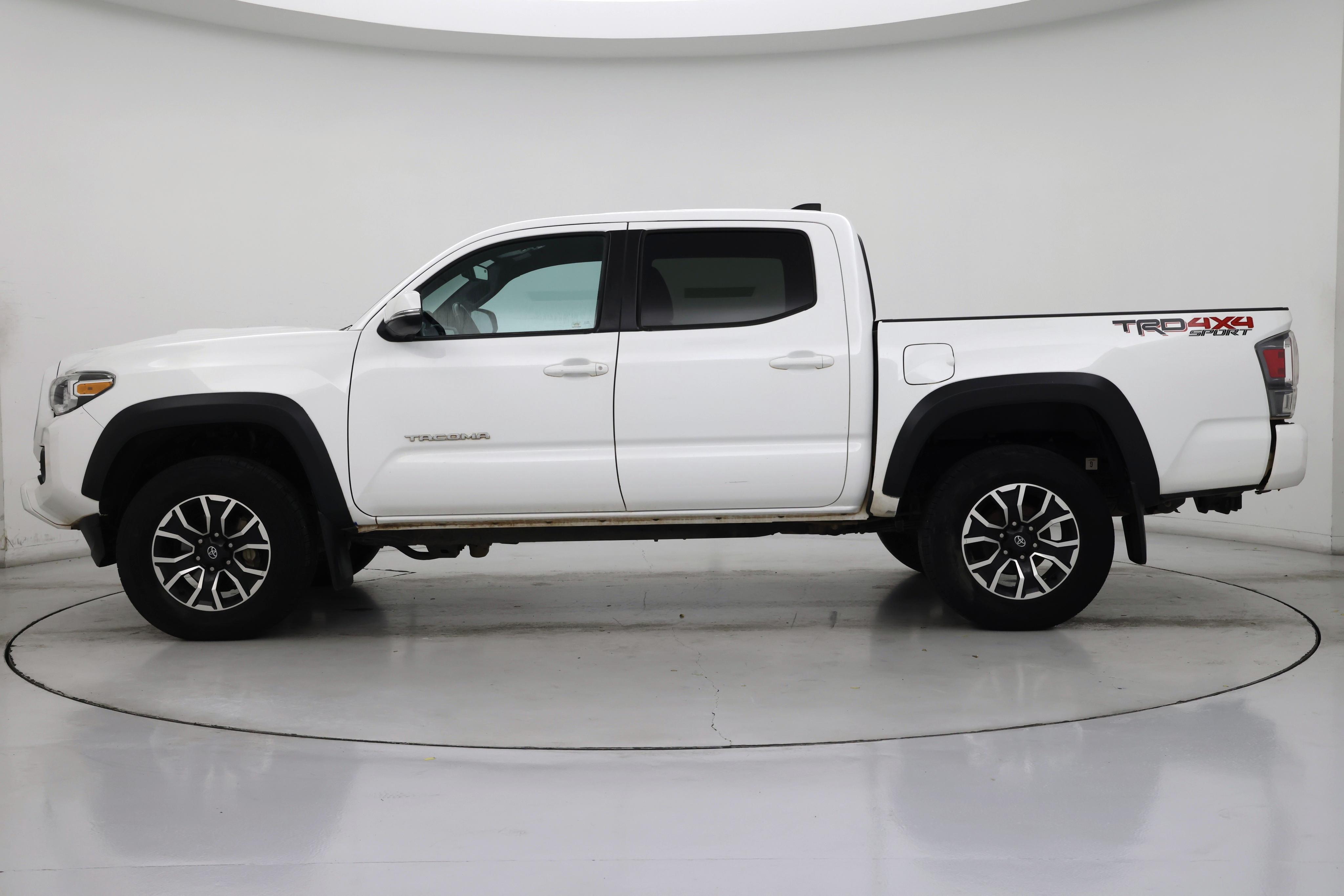 Thumbnail: 2020 Toyota Tacoma - 3