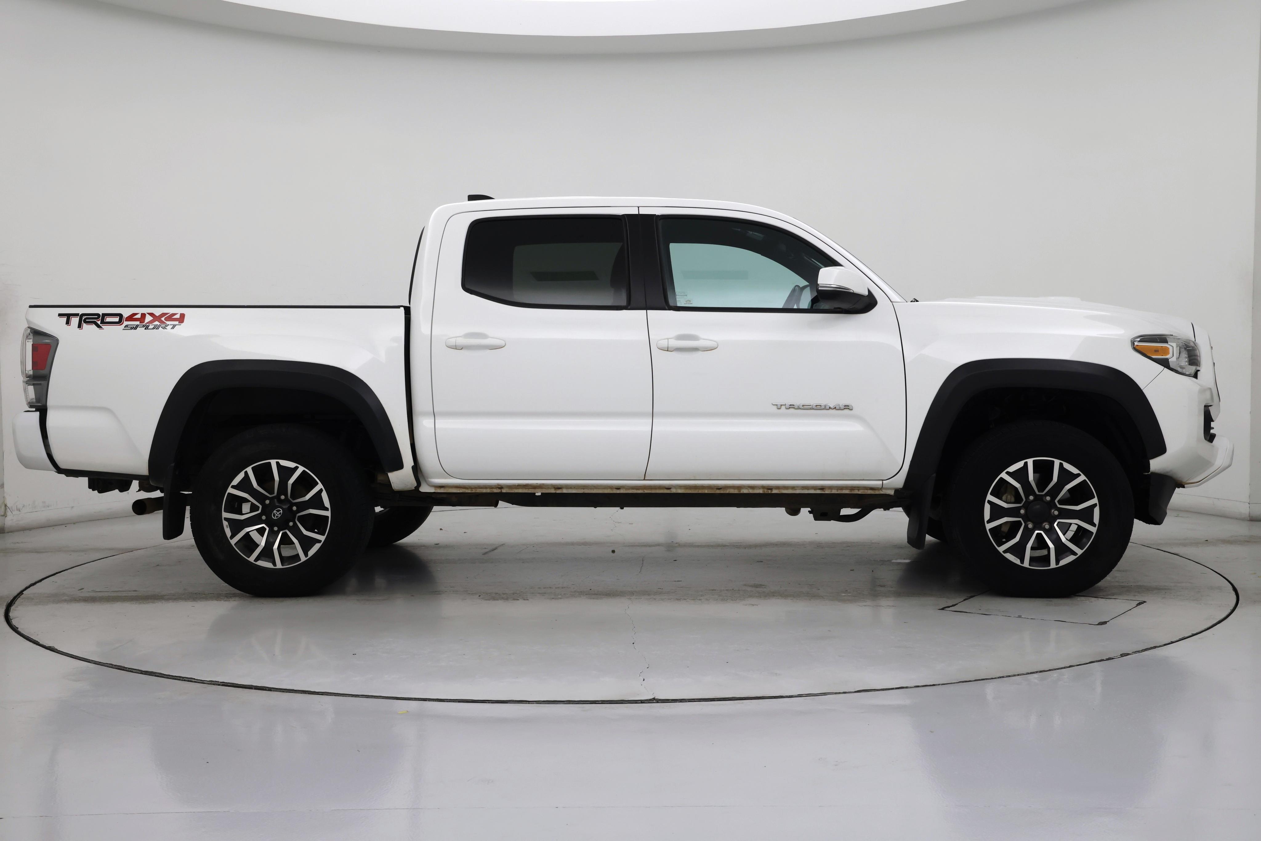 Thumbnail: 2020 Toyota Tacoma - 7