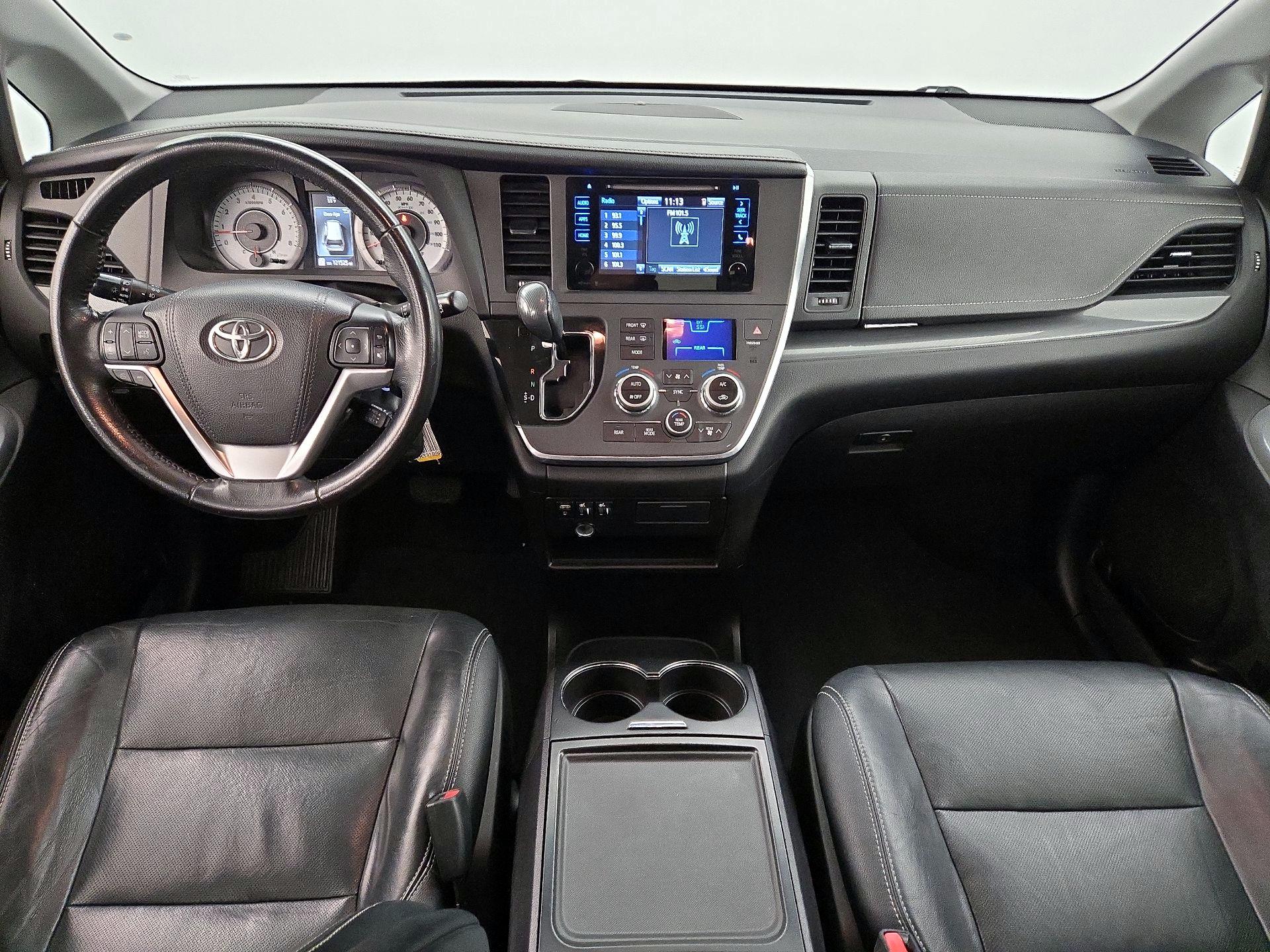 Thumbnail: 2015 Toyota Sienna - 9