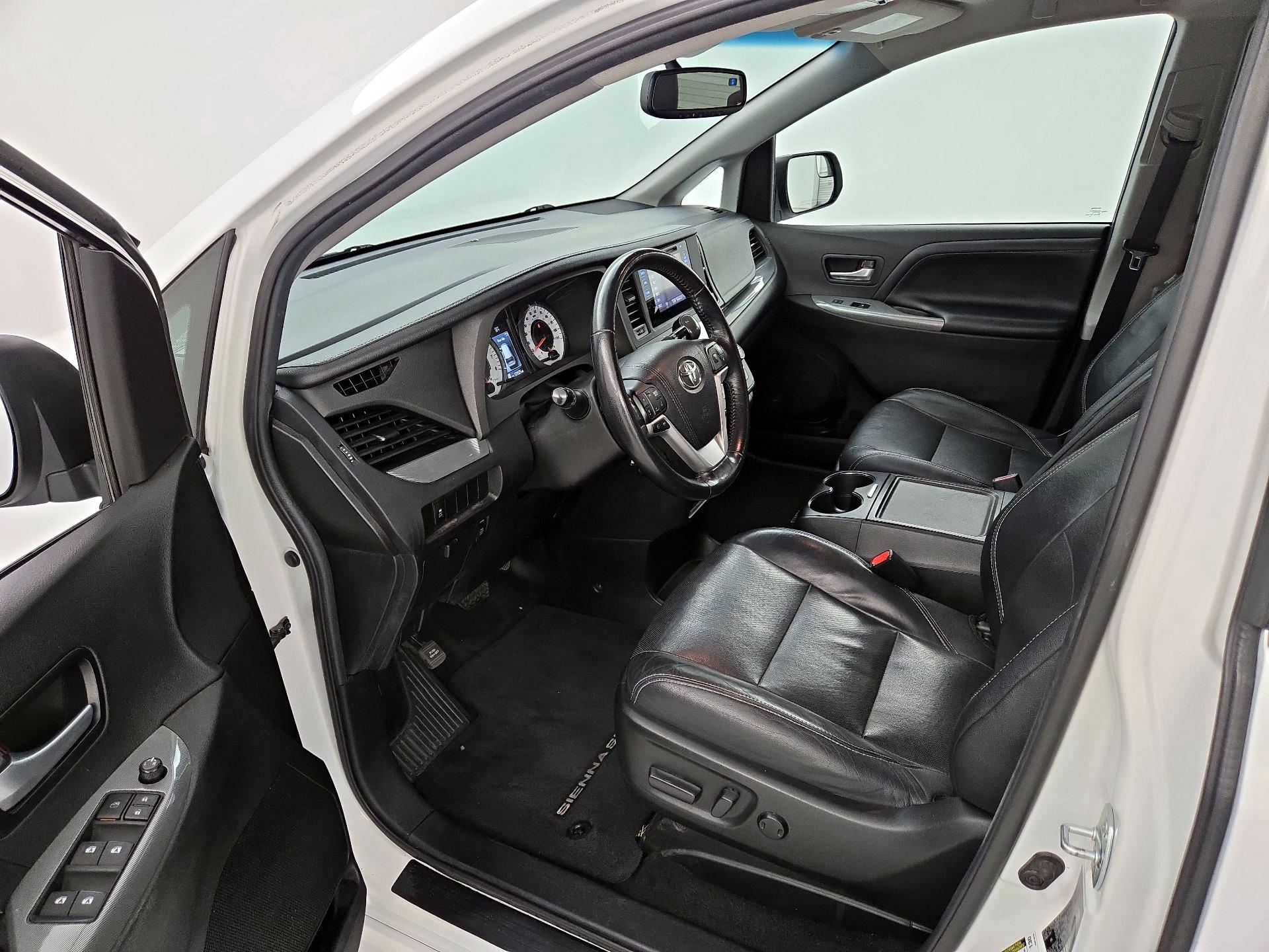 Thumbnail: 2015 Toyota Sienna - 11