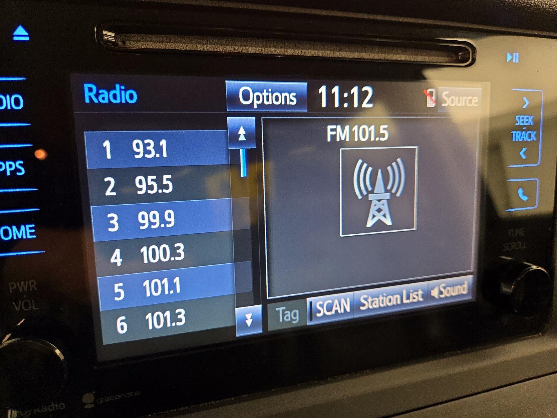 Thumbnail: 2015 Toyota Sienna - 15