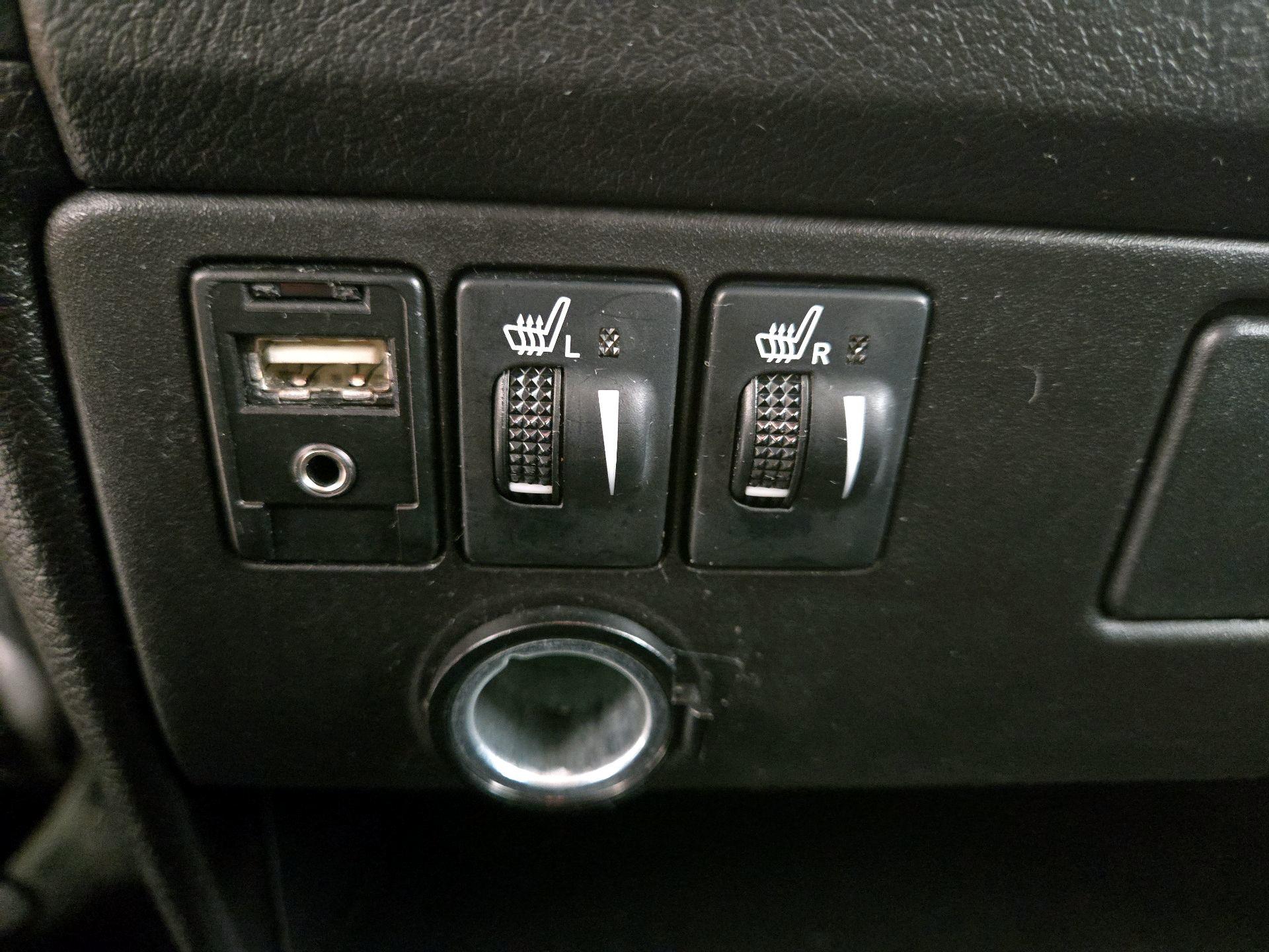 Thumbnail: 2015 Toyota Sienna - 18