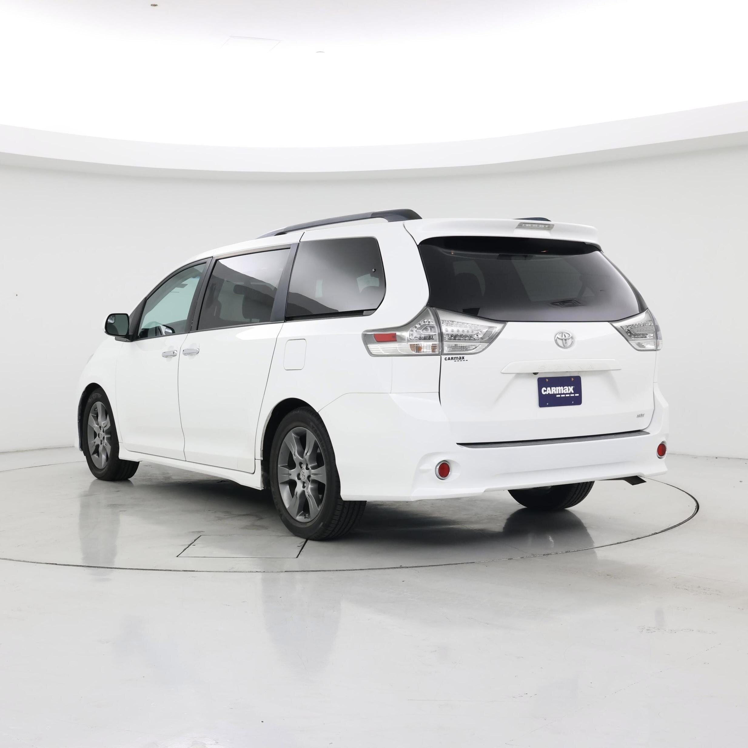 Thumbnail: 2015 Toyota Sienna - 2