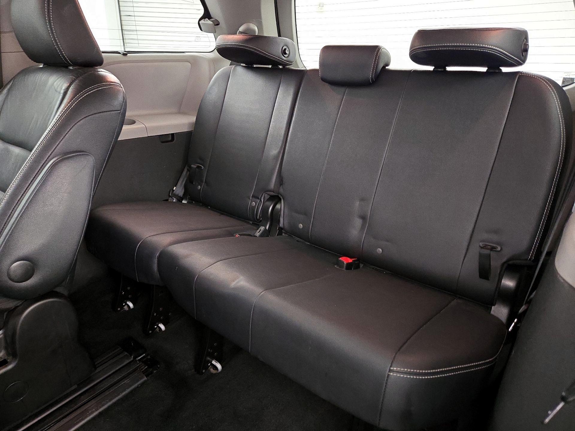 Thumbnail: 2015 Toyota Sienna - 20