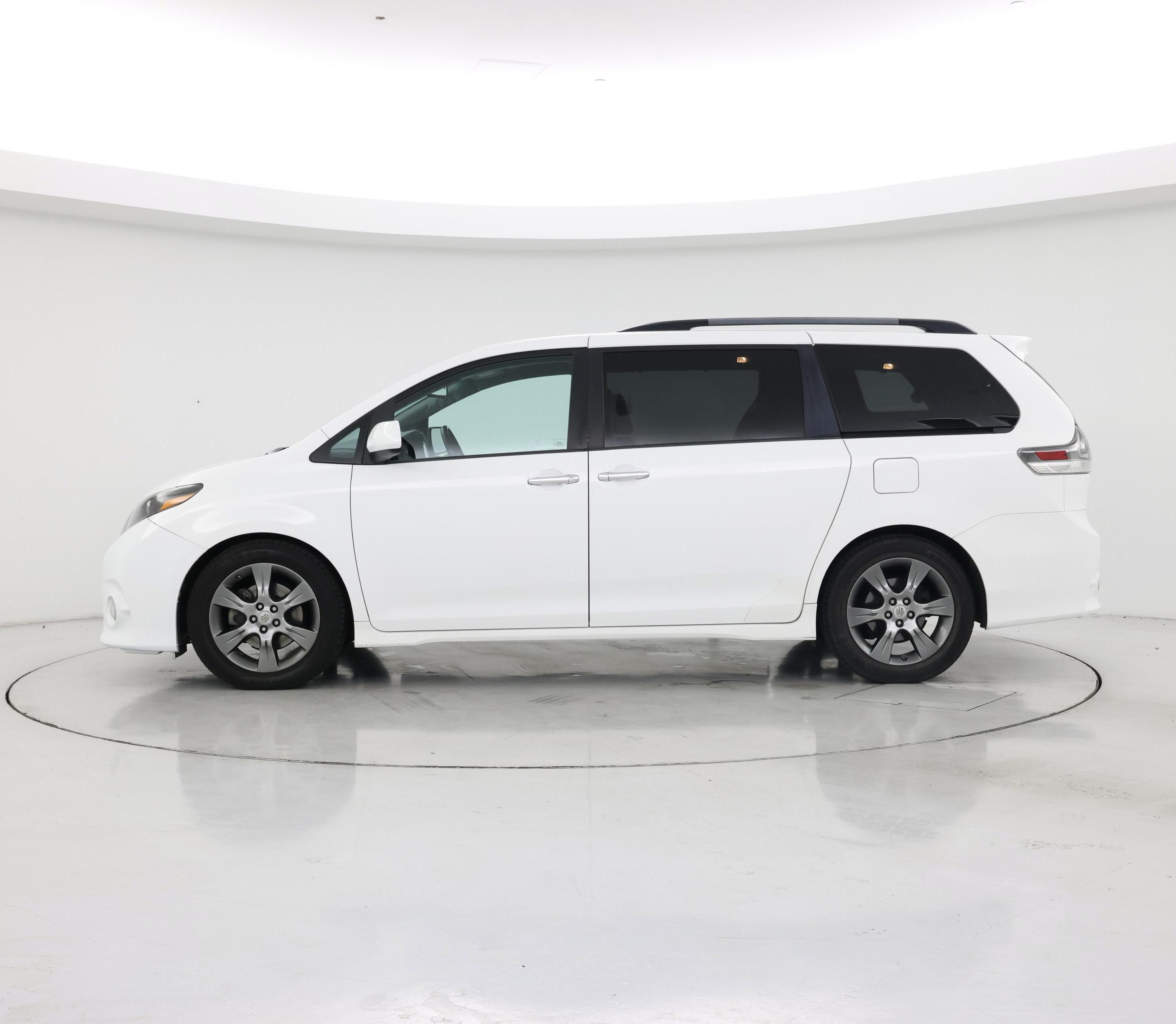 Thumbnail: 2015 Toyota Sienna - 3