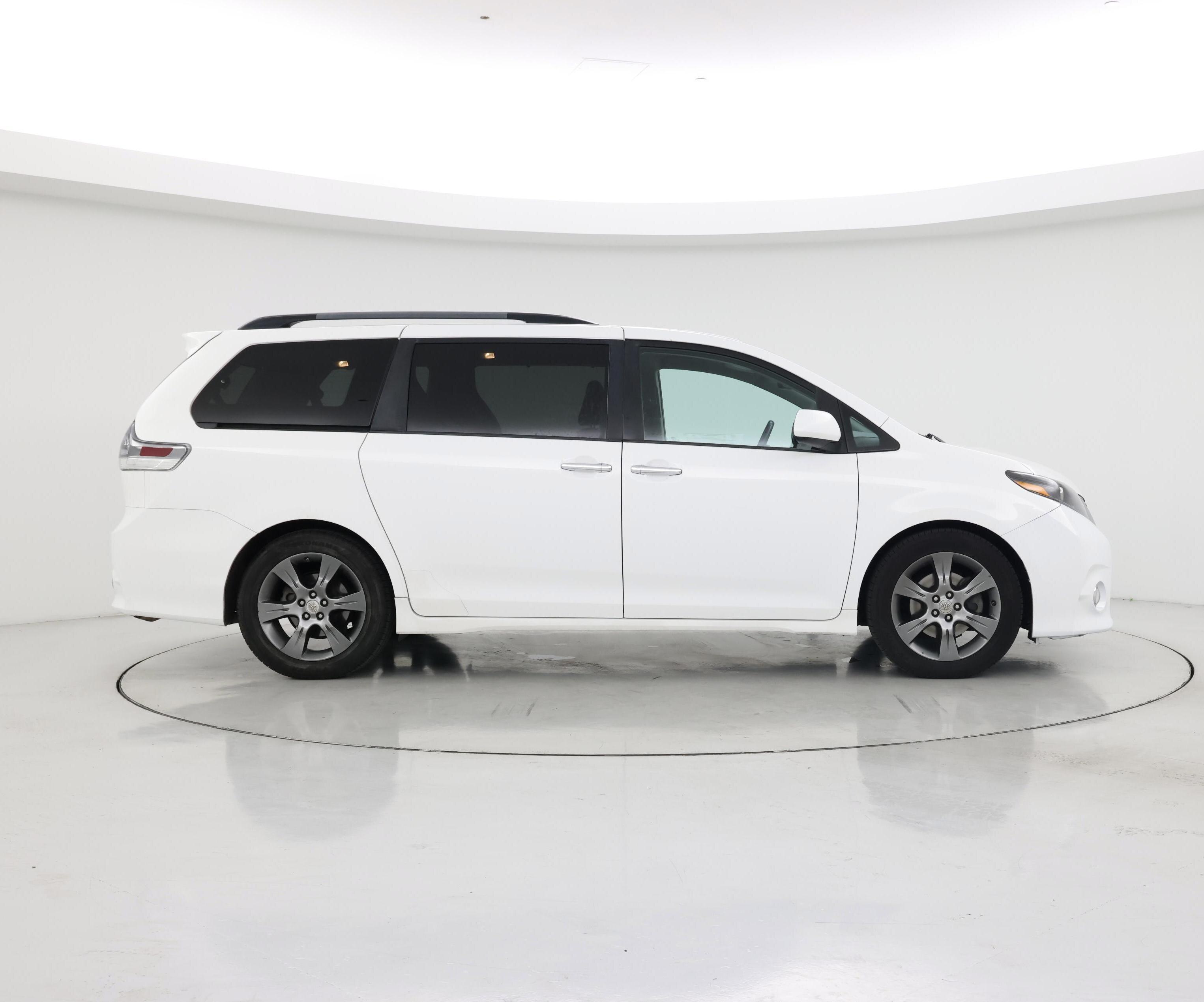 Thumbnail: 2015 Toyota Sienna - 7