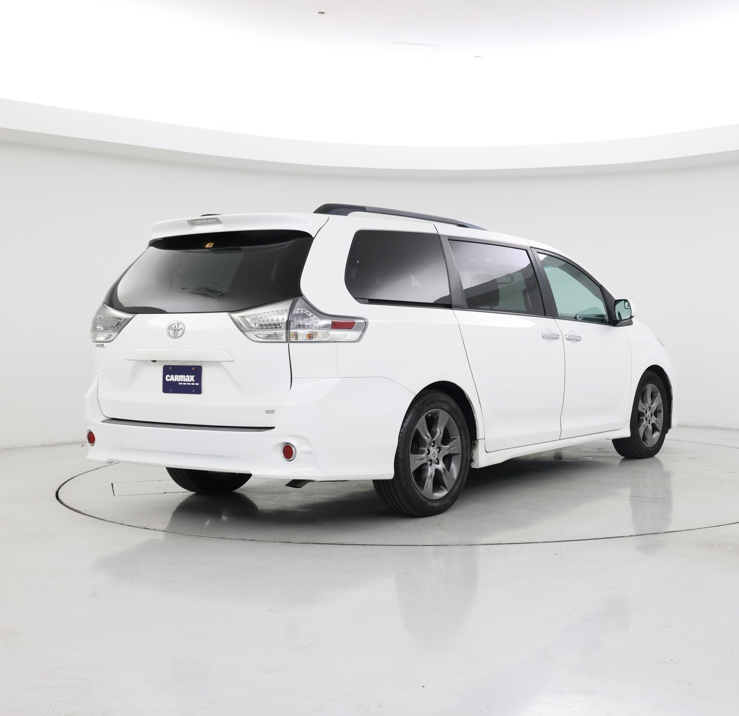 Thumbnail: 2015 Toyota Sienna - 8