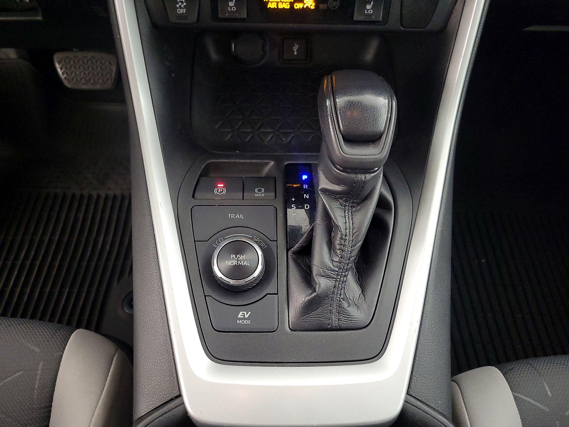 Thumbnail: 2021 Toyota RAV4 - 17