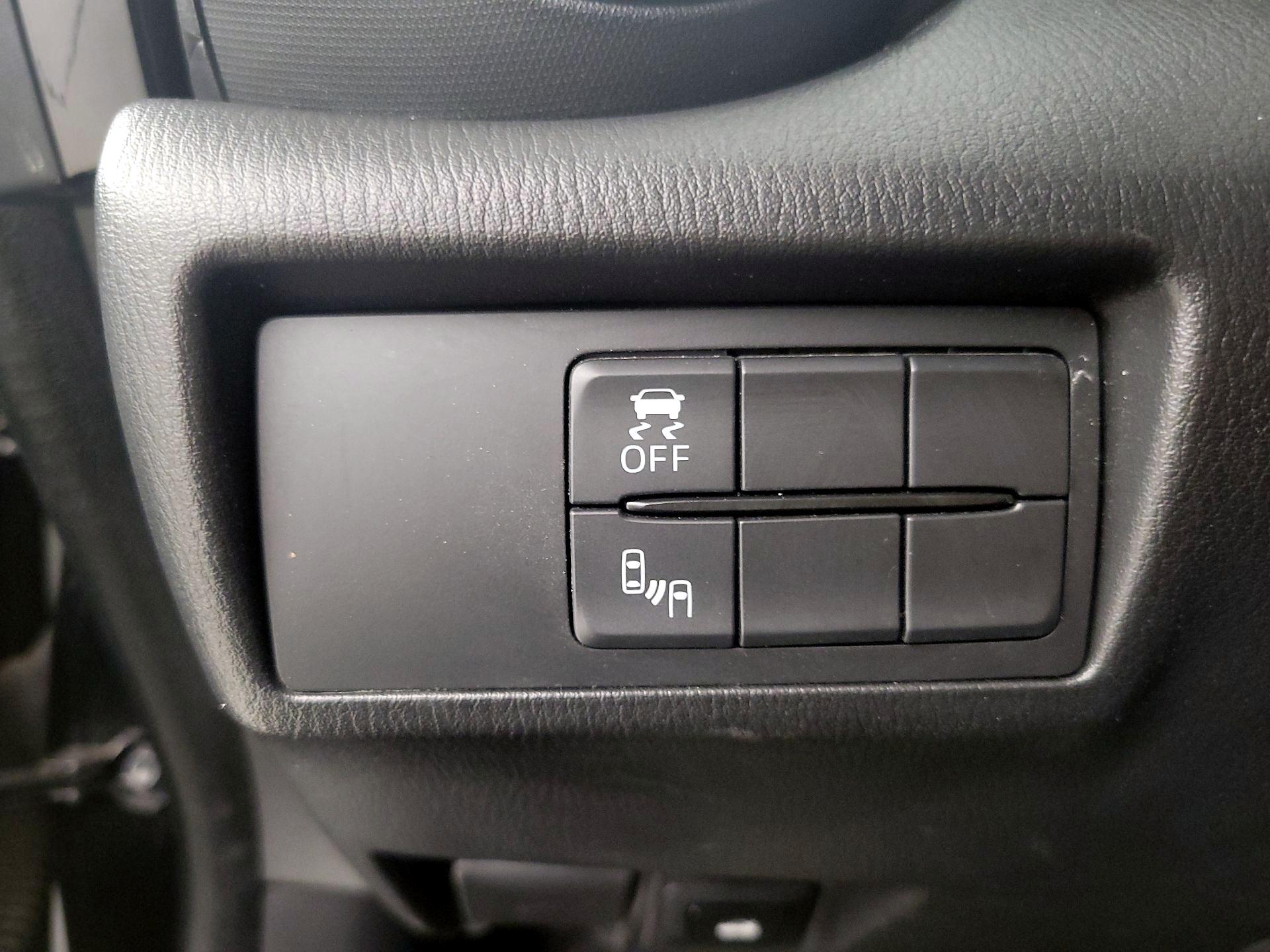 Thumbnail: 2018 Mazda MX-5 Miata - 13