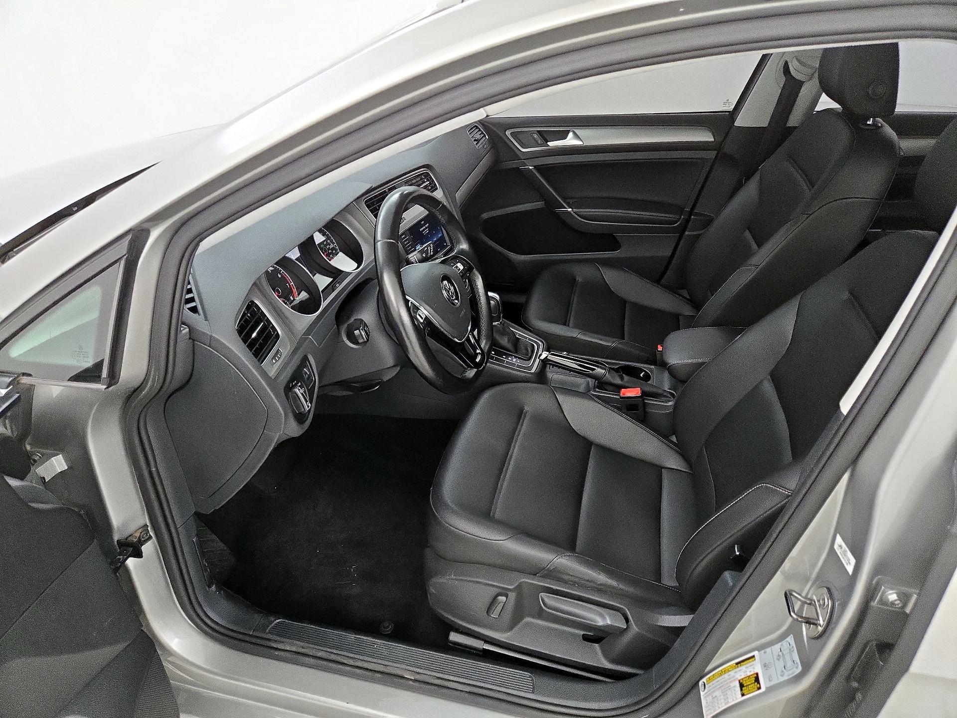 Thumbnail: 2017 Volkswagen Golf - 11