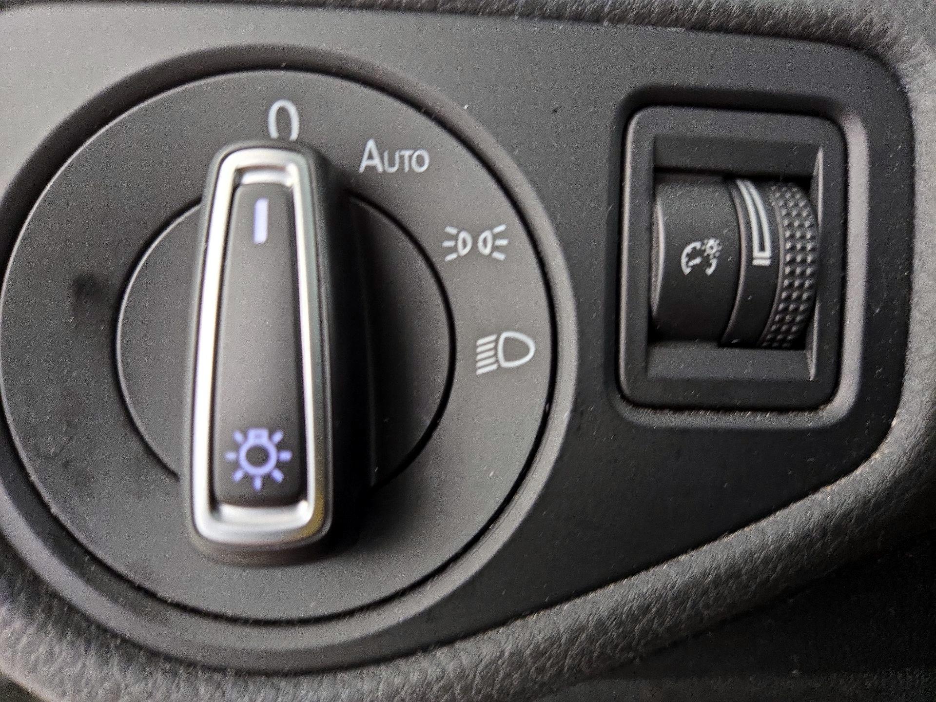 Thumbnail: 2017 Volkswagen Golf - 13