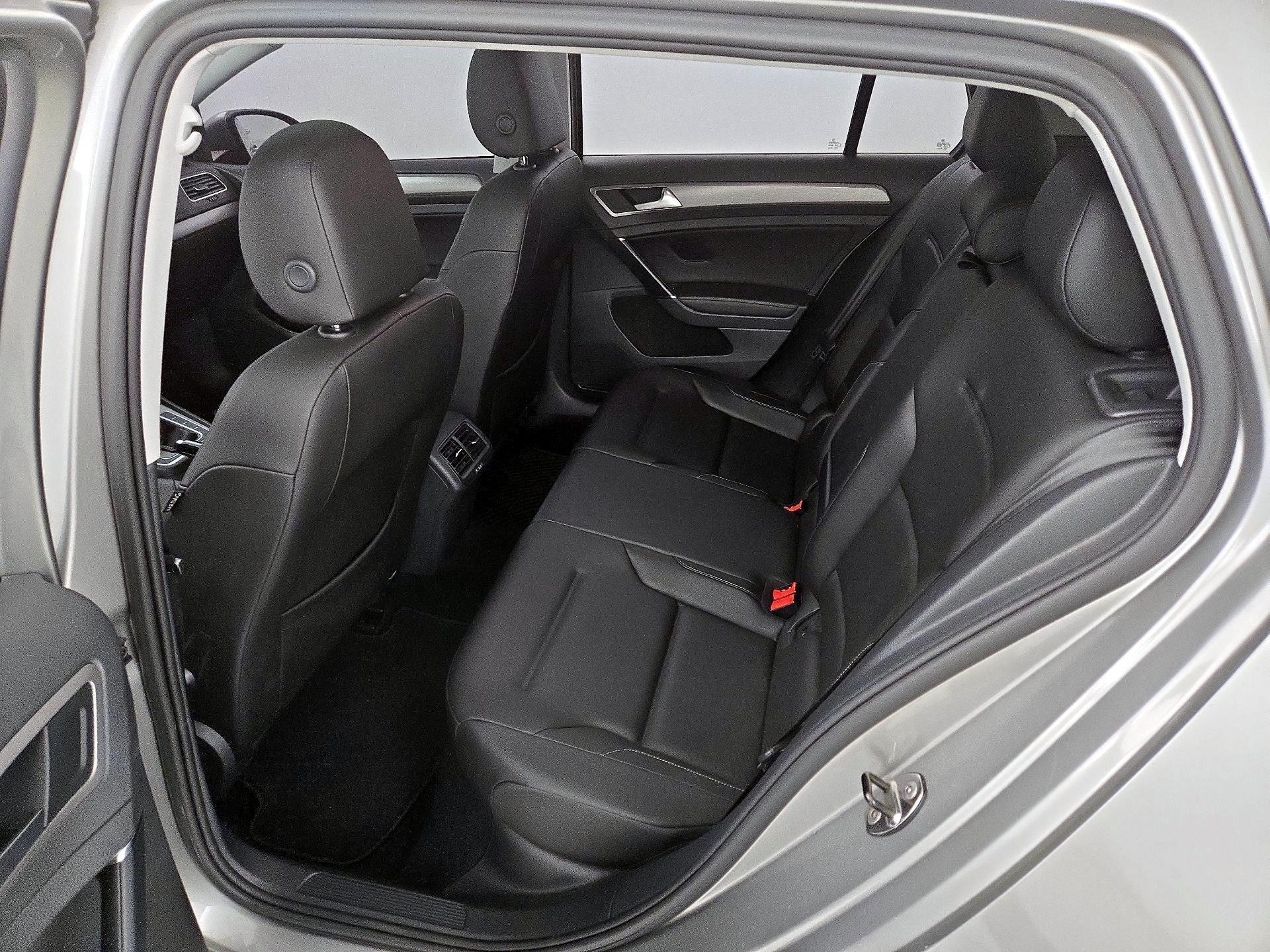 Thumbnail: 2017 Volkswagen Golf - 20