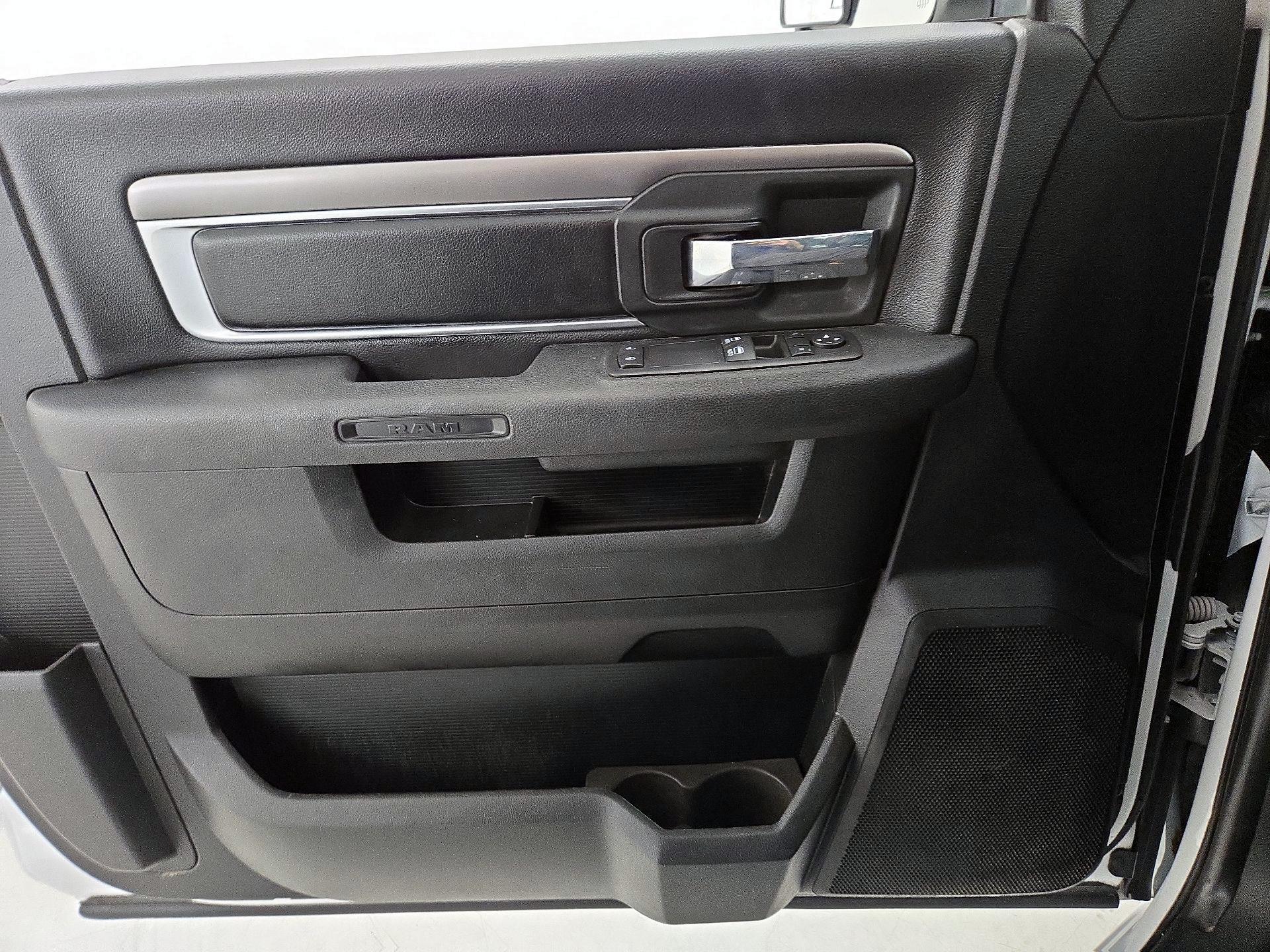 Thumbnail: 2021 RAM 1500 Classic - 12