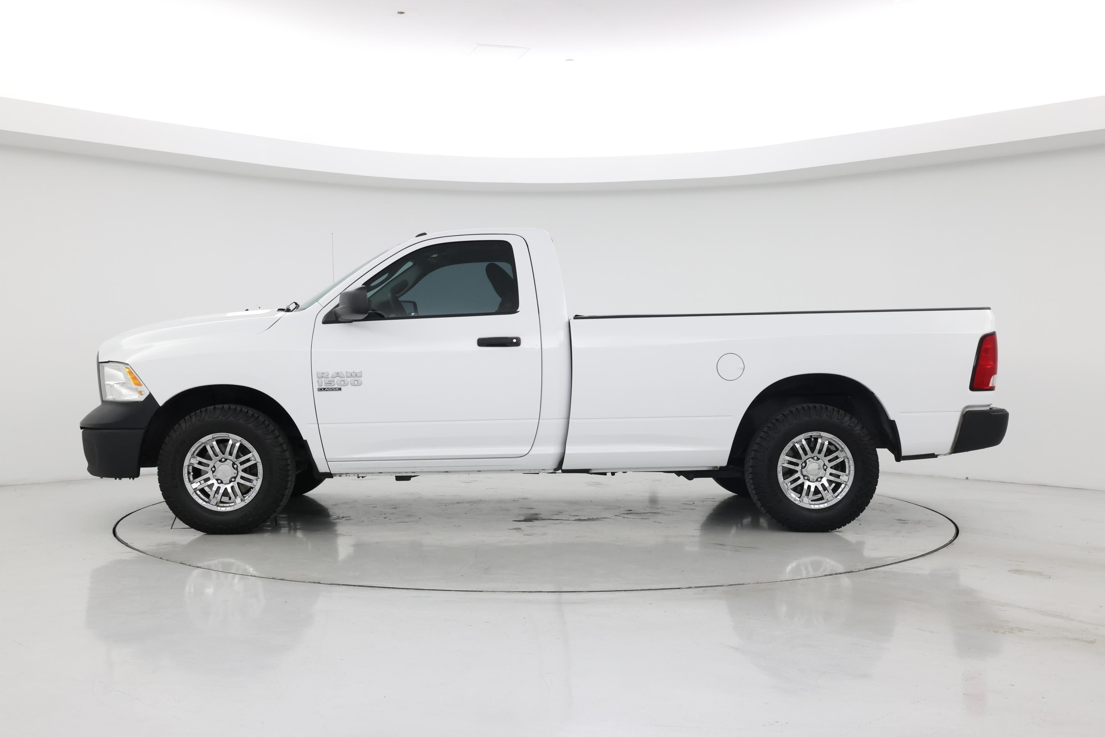 Thumbnail: 2021 RAM 1500 Classic - 3