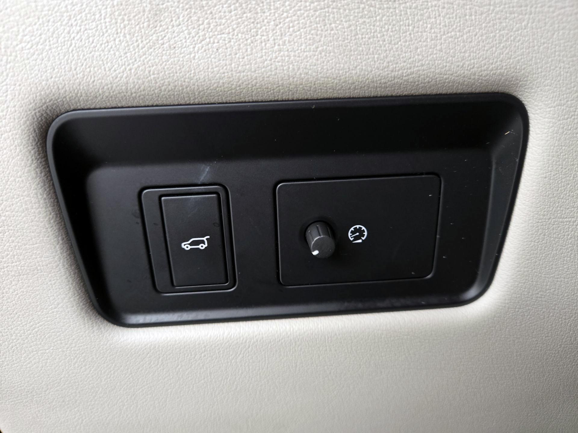 Thumbnail: 2021 Jaguar F-Pace - 13